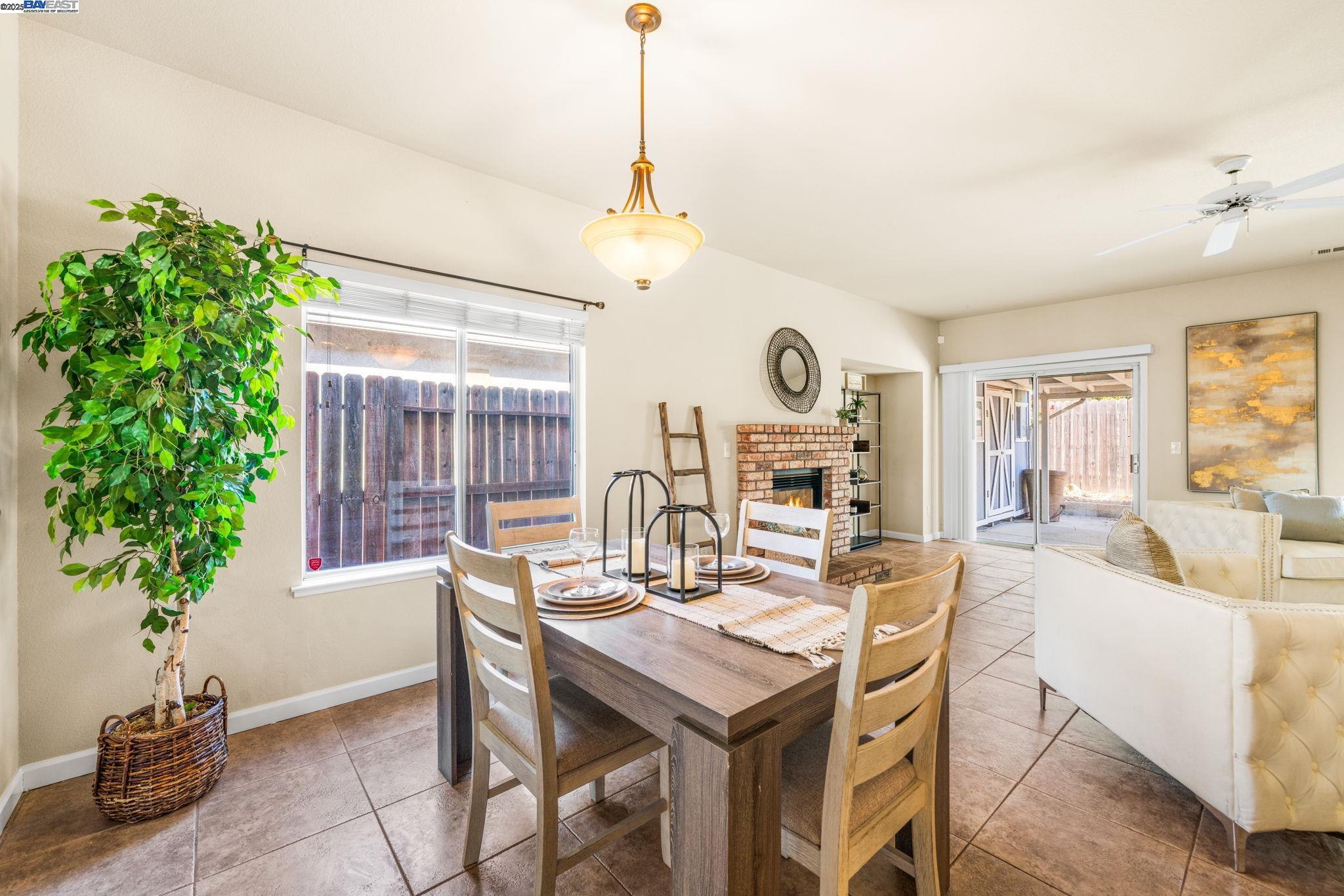 Detail Gallery Image 9 of 42 For 1983 Cork Oak Ln, Manteca,  CA 95336 - 3 Beds | 2 Baths