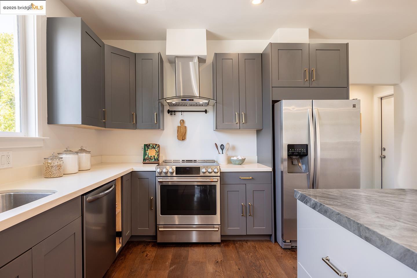 Detail Gallery Image 11 of 51 For 931 Channing Way, Berkeley,  CA 94710 - 3 Beds | 2 Baths