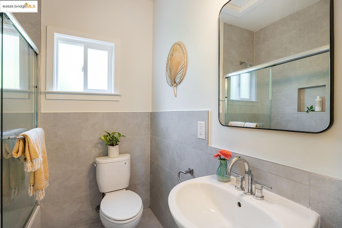 Detail Gallery Image 17 of 51 For 931 Channing Way, Berkeley,  CA 94710 - 3 Beds | 2 Baths