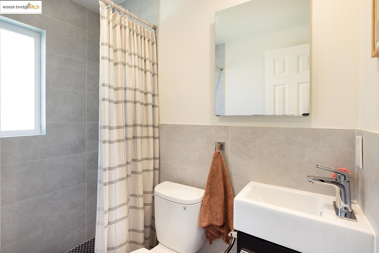 Detail Gallery Image 24 of 51 For 931 Channing Way, Berkeley,  CA 94710 - 3 Beds | 2 Baths