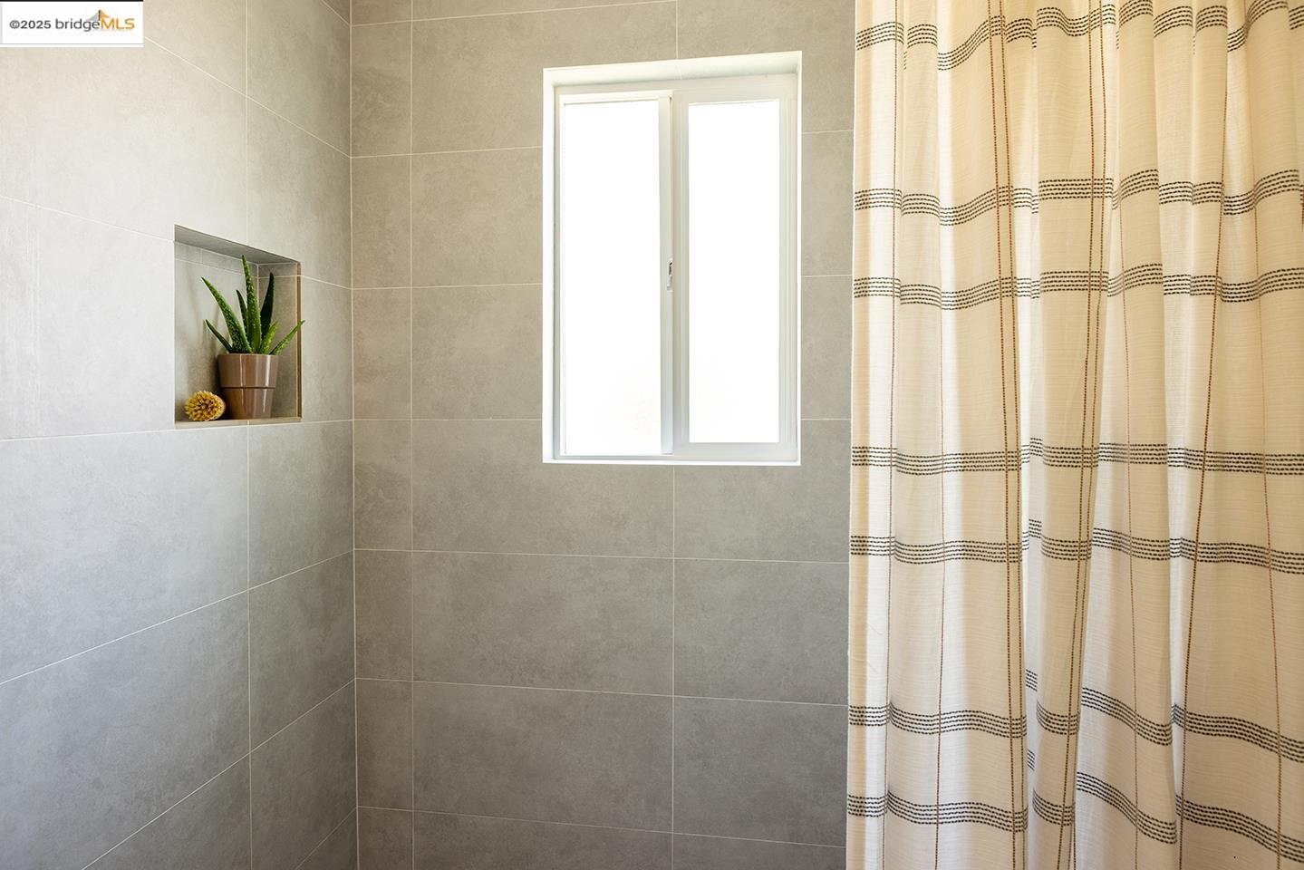 Detail Gallery Image 25 of 51 For 931 Channing Way, Berkeley,  CA 94710 - 3 Beds | 2 Baths