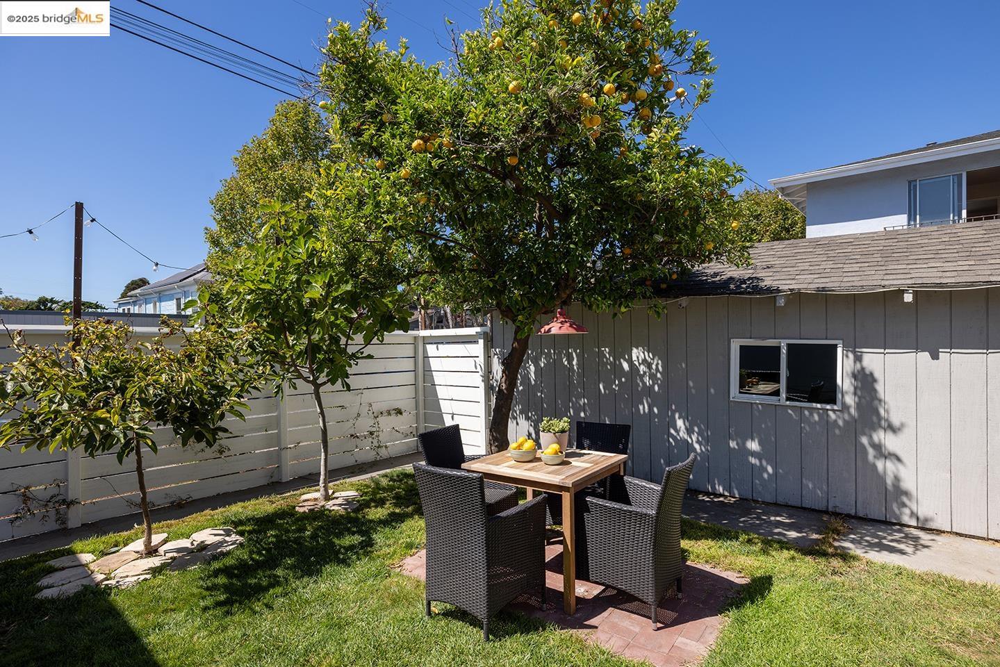 Detail Gallery Image 35 of 51 For 931 Channing Way, Berkeley,  CA 94710 - 3 Beds | 2 Baths