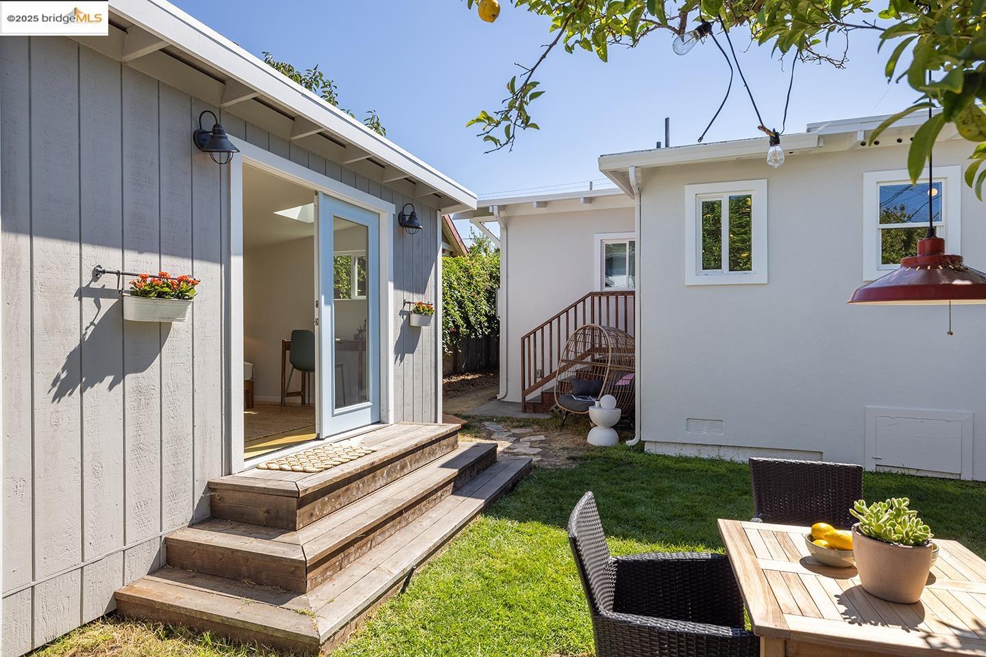 Detail Gallery Image 36 of 51 For 931 Channing Way, Berkeley,  CA 94710 - 3 Beds | 2 Baths