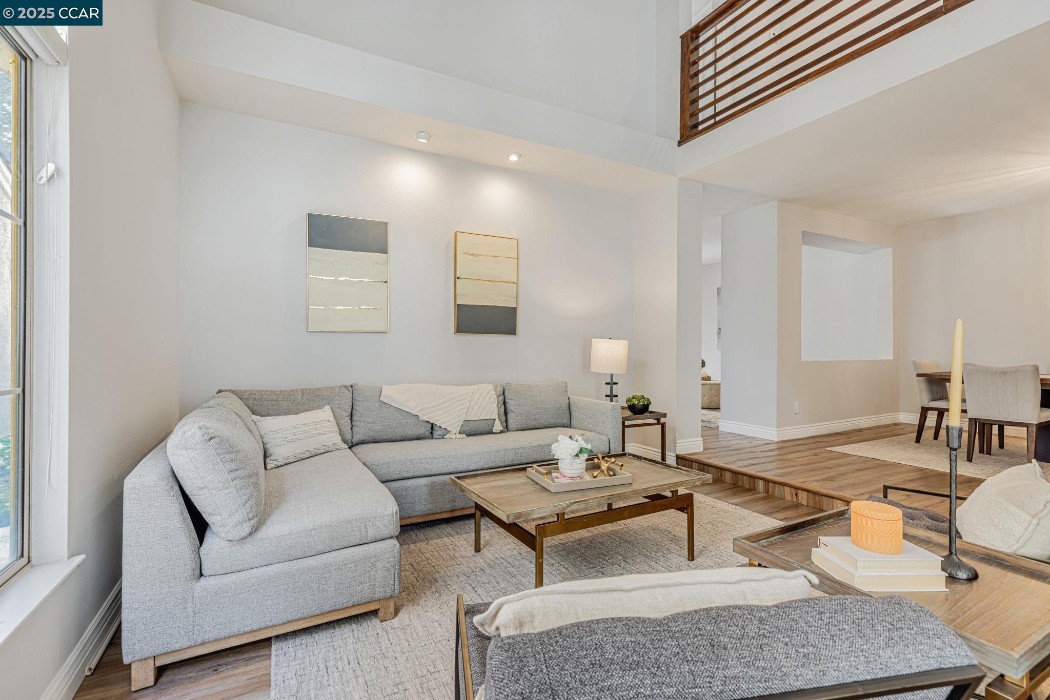 Detail Gallery Image 2 of 41 For 2150 Canyon Lakes Dr, San Ramon,  CA 94582 - 4 Beds | 2/1 Baths