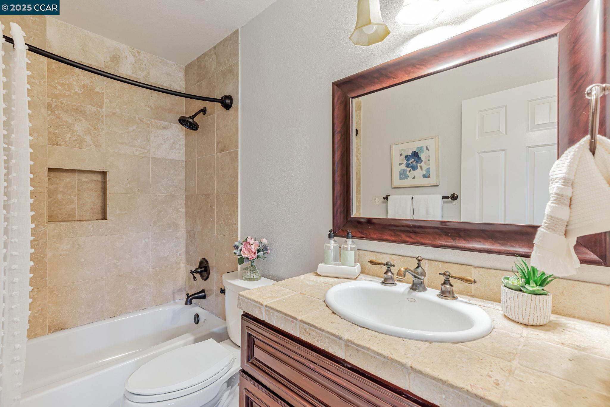 Detail Gallery Image 16 of 41 For 2150 Canyon Lakes Dr, San Ramon,  CA 94582 - 4 Beds | 2/1 Baths