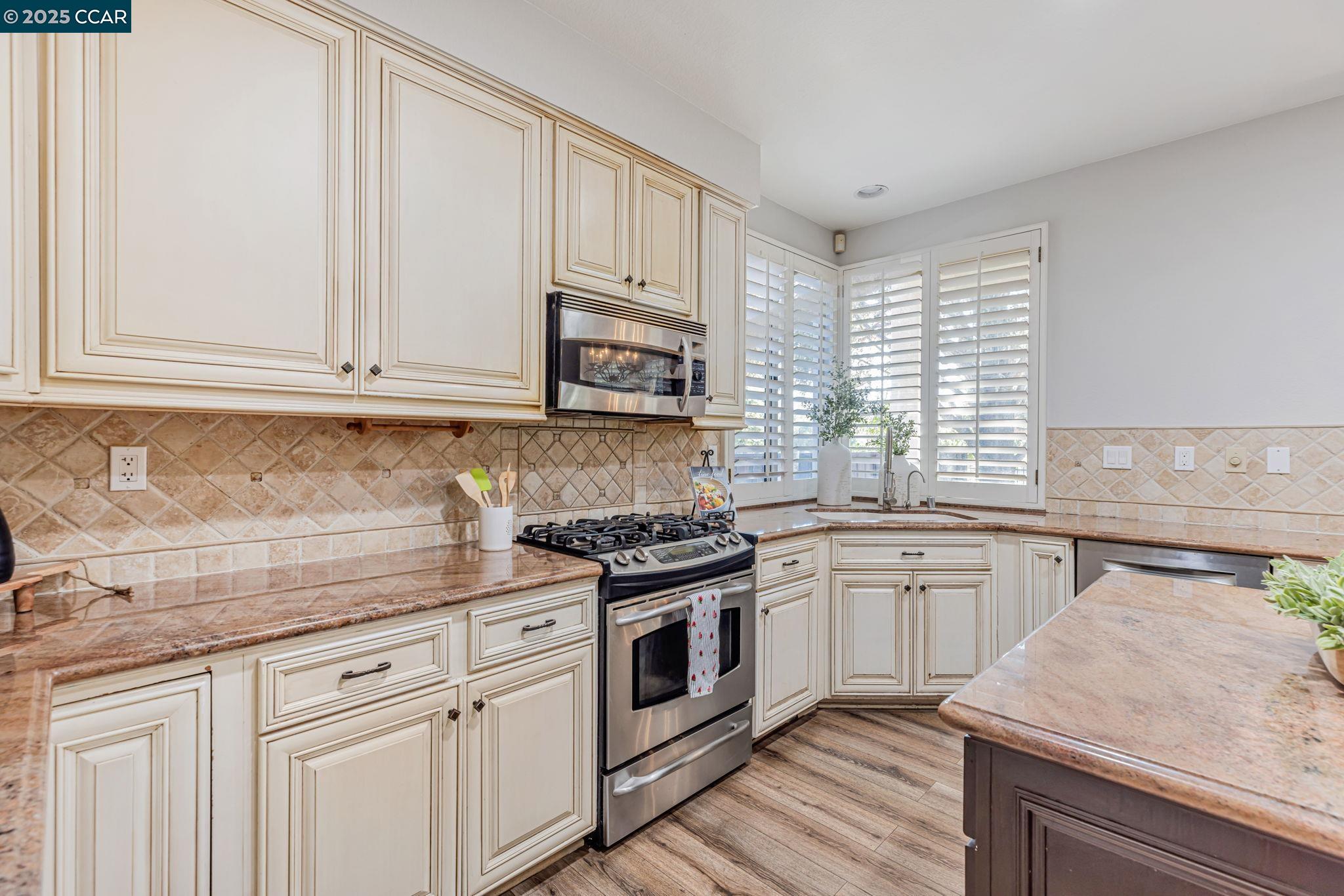 Detail Gallery Image 20 of 41 For 2150 Canyon Lakes Dr, San Ramon,  CA 94582 - 4 Beds | 2/1 Baths