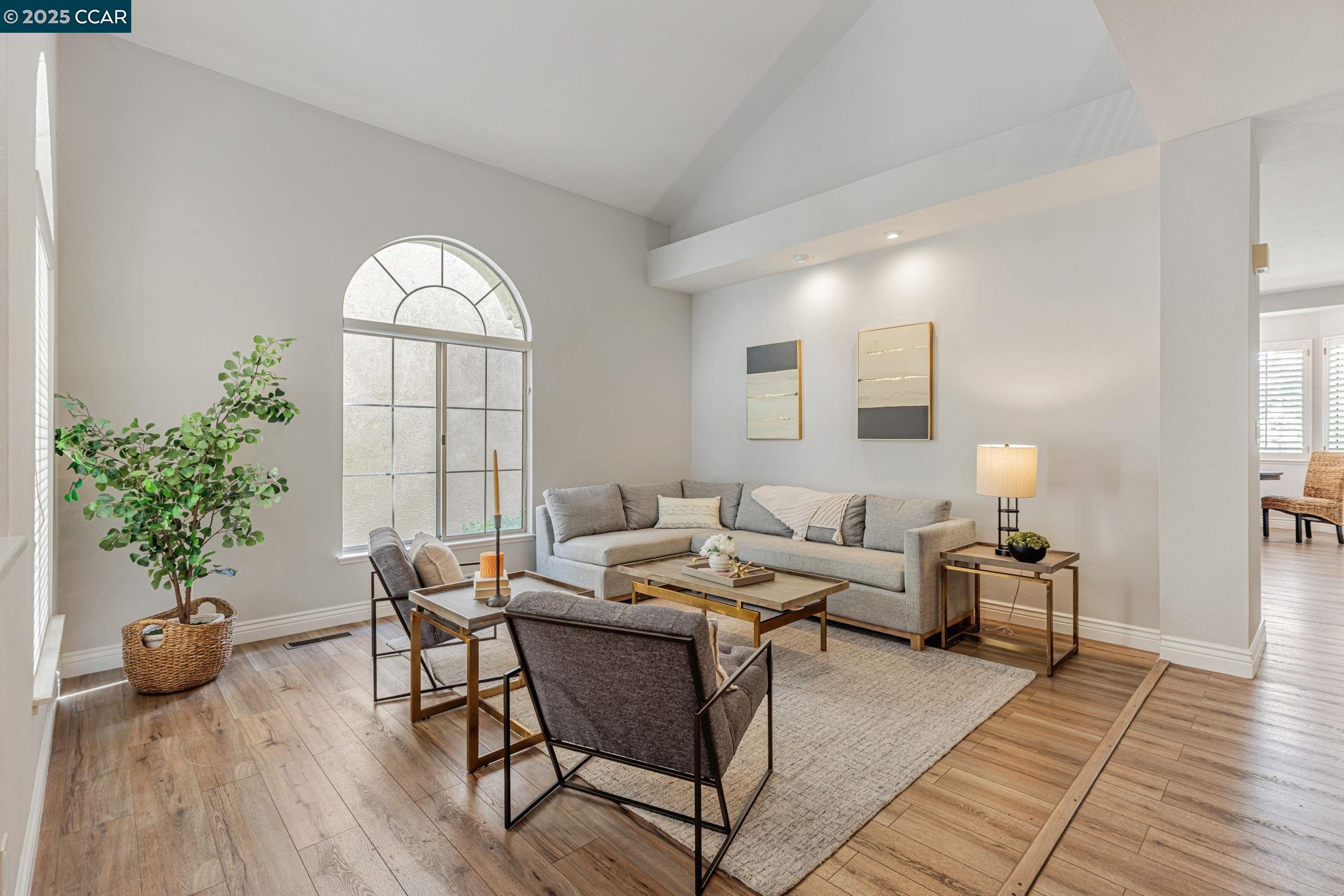 Detail Gallery Image 26 of 41 For 2150 Canyon Lakes Dr, San Ramon,  CA 94582 - 4 Beds | 2/1 Baths