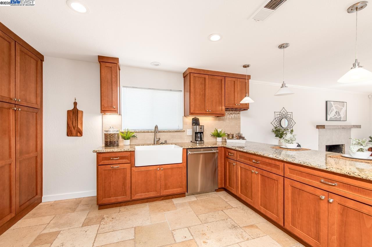 Detail Gallery Image 11 of 41 For 6342 Alvord Way, Pleasanton,  CA 94588 - 4 Beds | 2 Baths