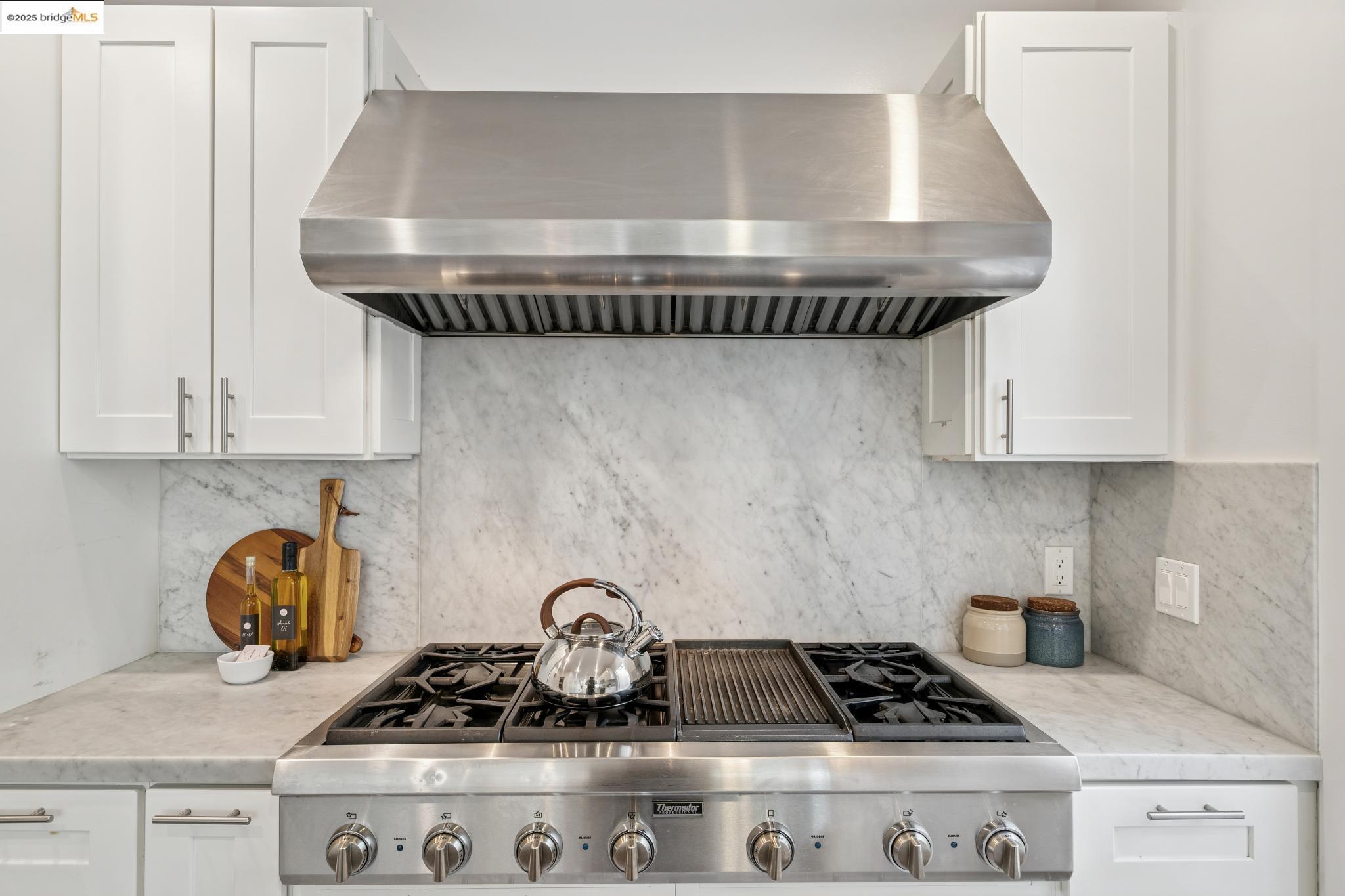 Detail Gallery Image 16 of 35 For 2417 Webster St, Berkeley,  CA 94705 - – Beds | – Baths