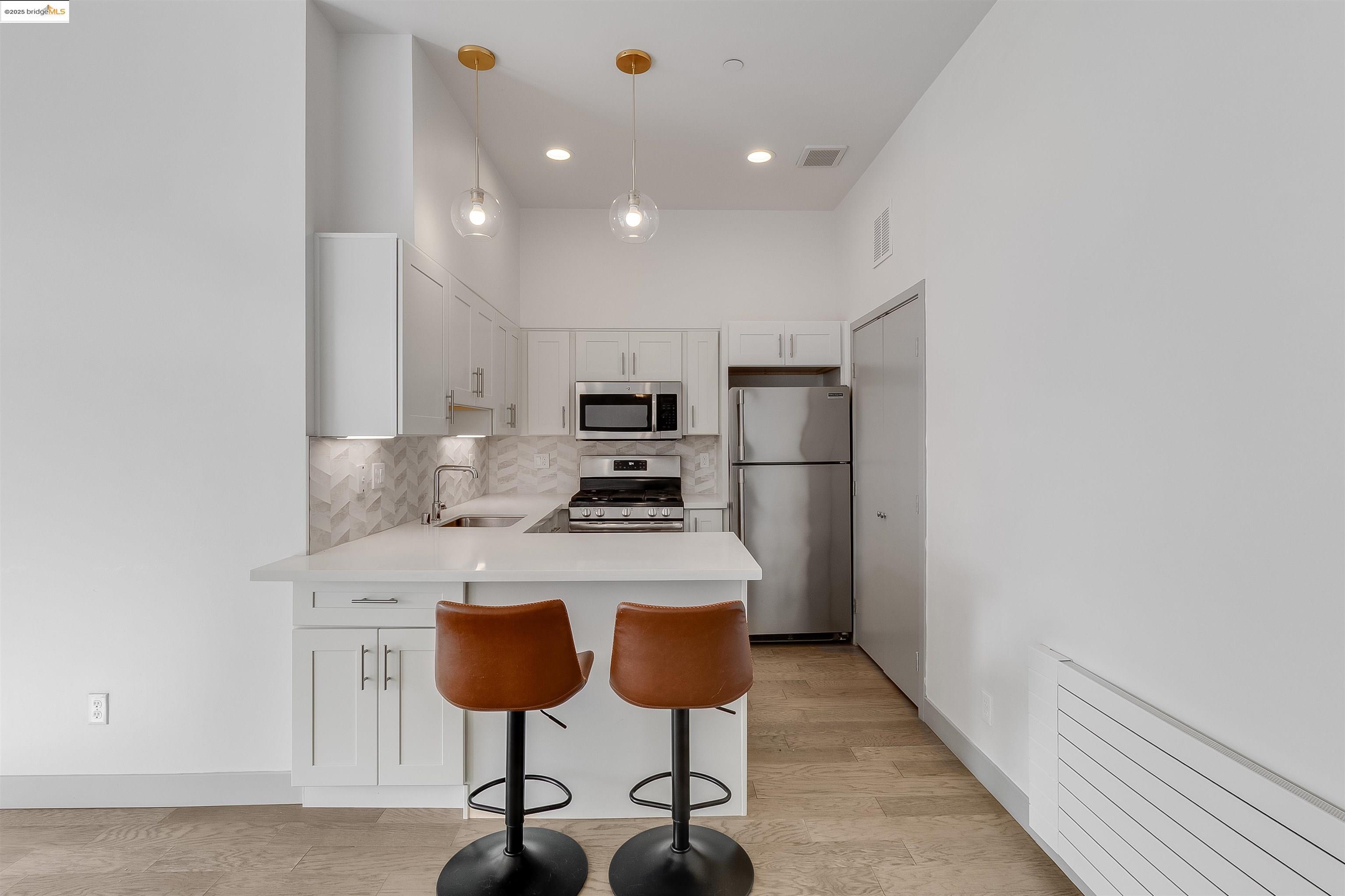 Detail Gallery Image 23 of 56 For 410 Webster St #1,  Oakland,  CA 94607 - 1 Beds | 1 Baths