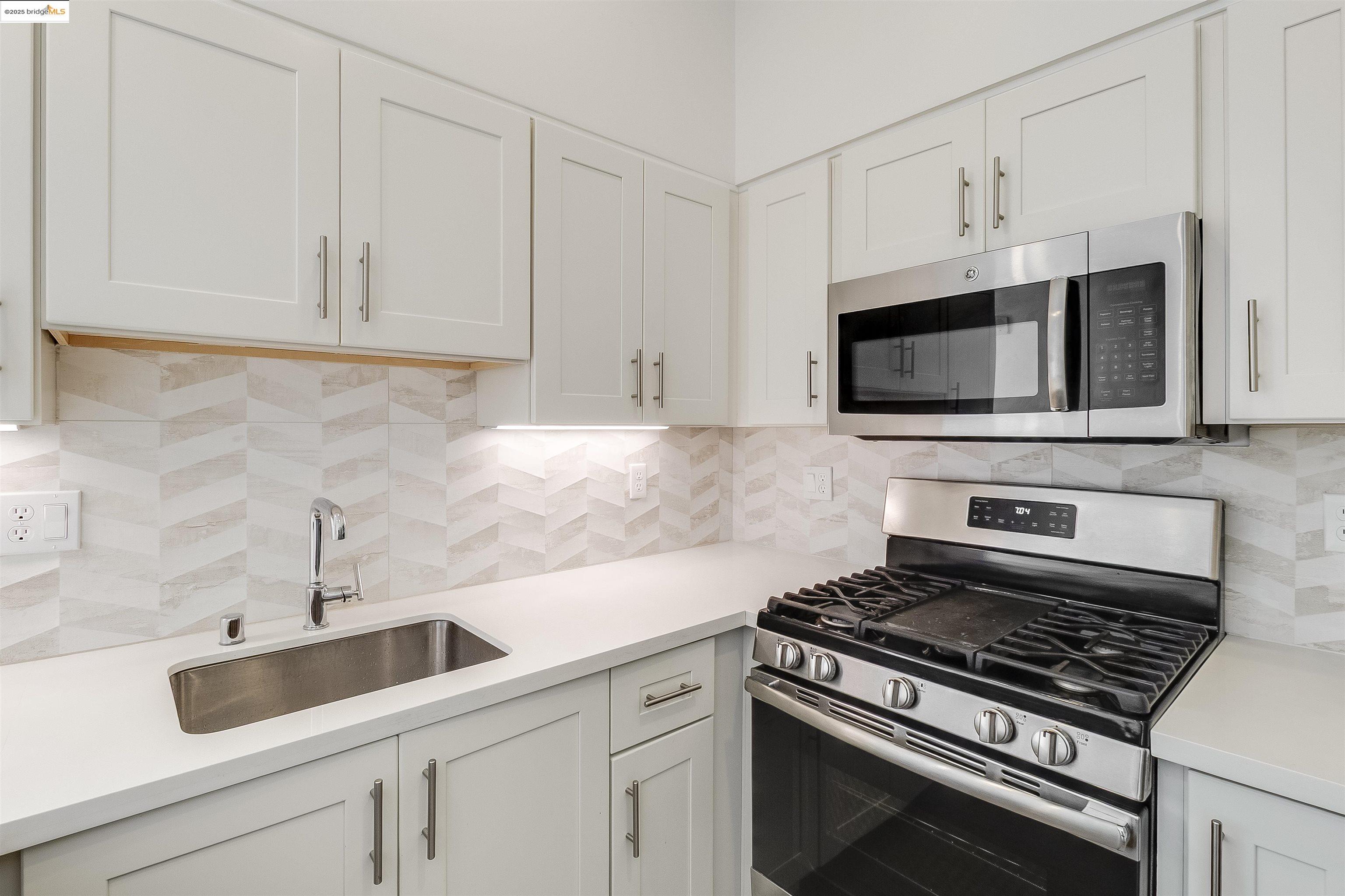 Detail Gallery Image 26 of 56 For 410 Webster St #1,  Oakland,  CA 94607 - 1 Beds | 1 Baths