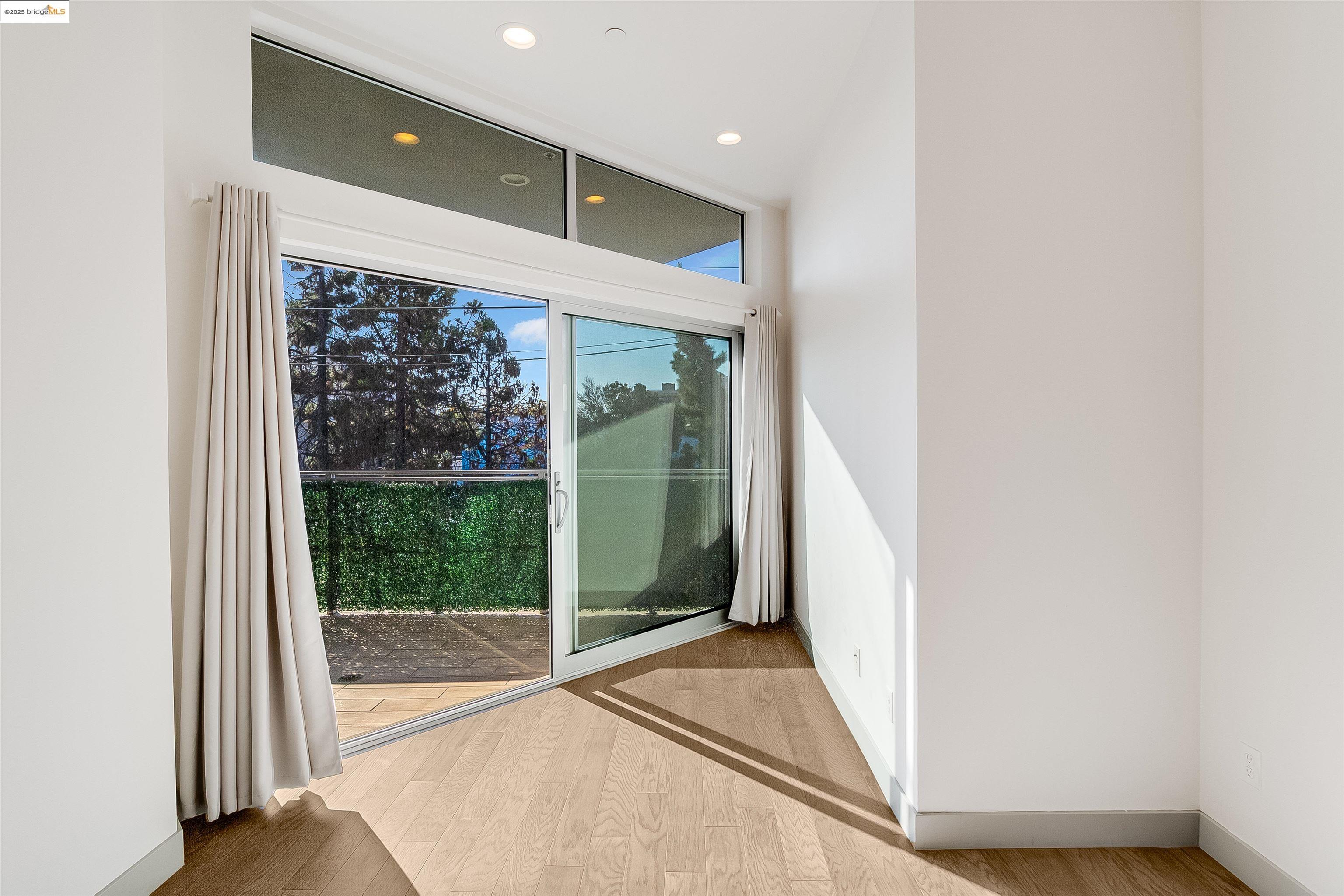 Detail Gallery Image 27 of 56 For 410 Webster St #1,  Oakland,  CA 94607 - 1 Beds | 1 Baths