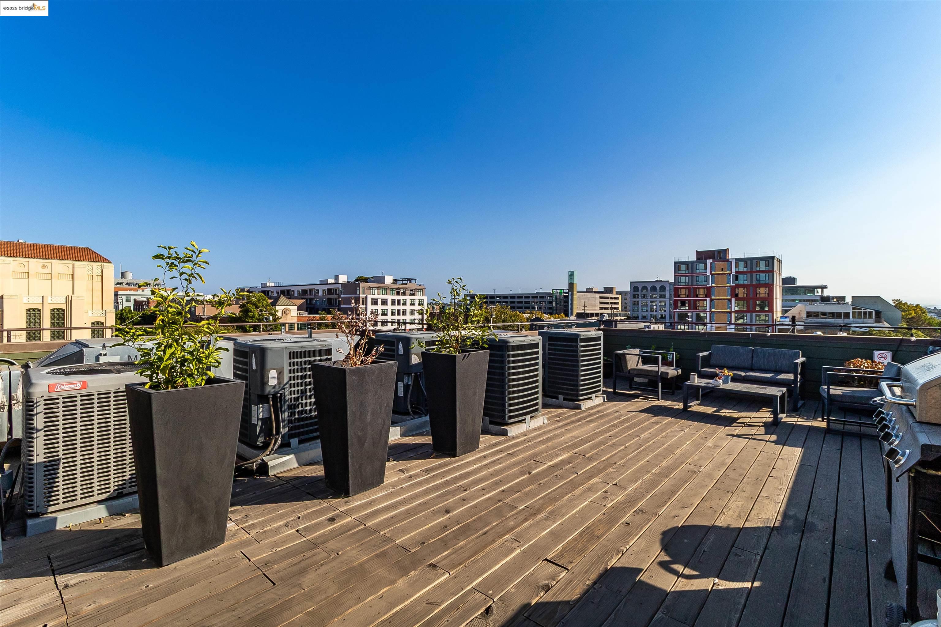 Detail Gallery Image 30 of 56 For 410 Webster St #1,  Oakland,  CA 94607 - 1 Beds | 1 Baths