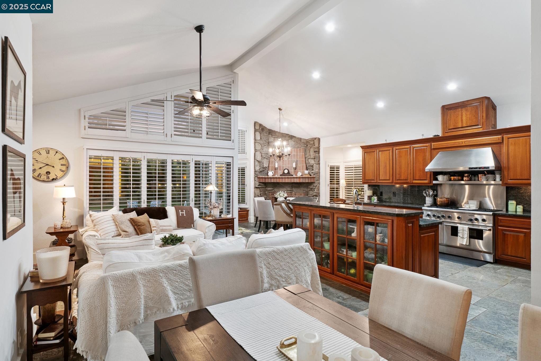 Detail Gallery Image 14 of 54 For 2031 Scarlet Oak Pl, Danville,  CA 94506 - 4 Beds | 2 Baths