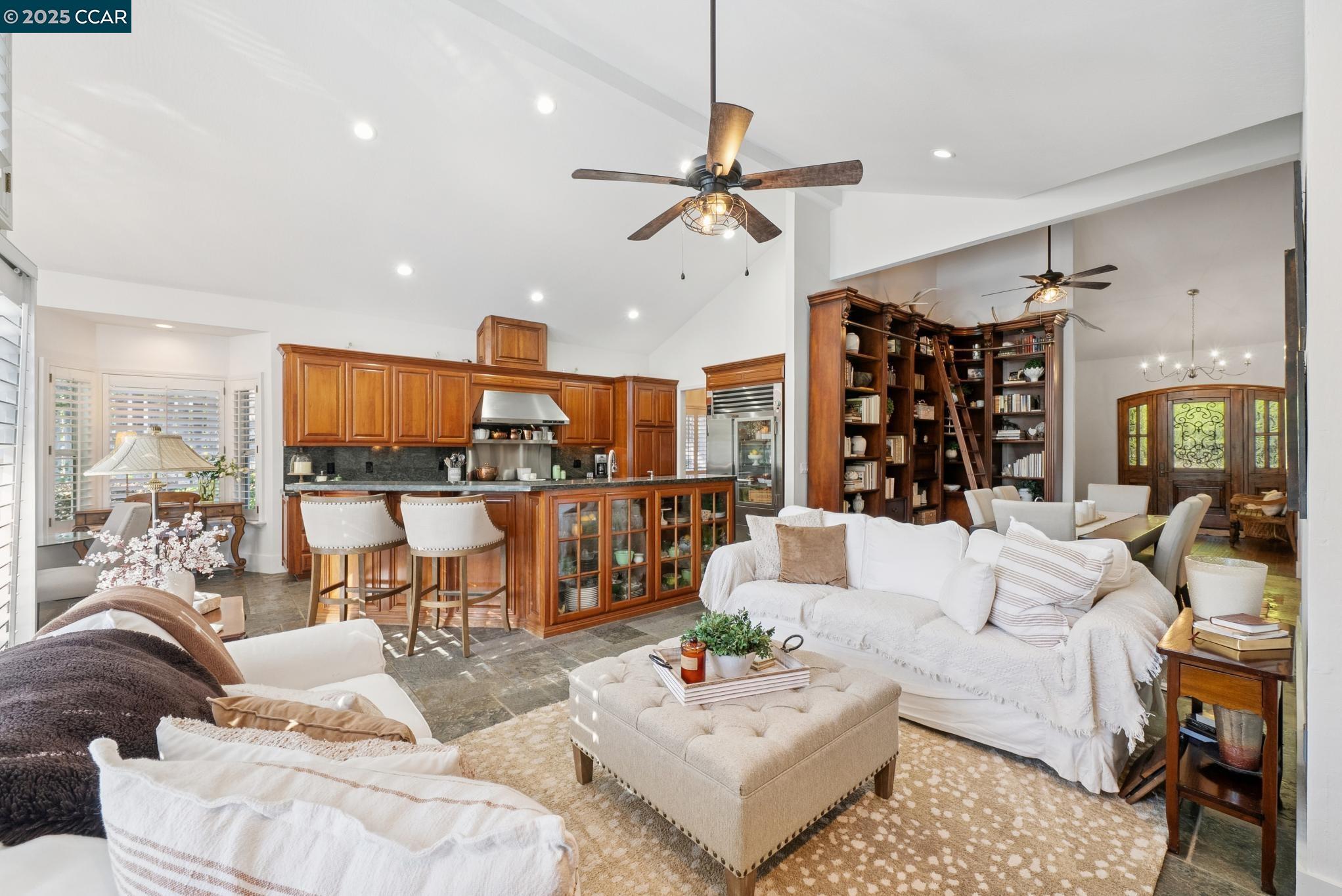 Detail Gallery Image 16 of 54 For 2031 Scarlet Oak Pl, Danville,  CA 94506 - 4 Beds | 2 Baths