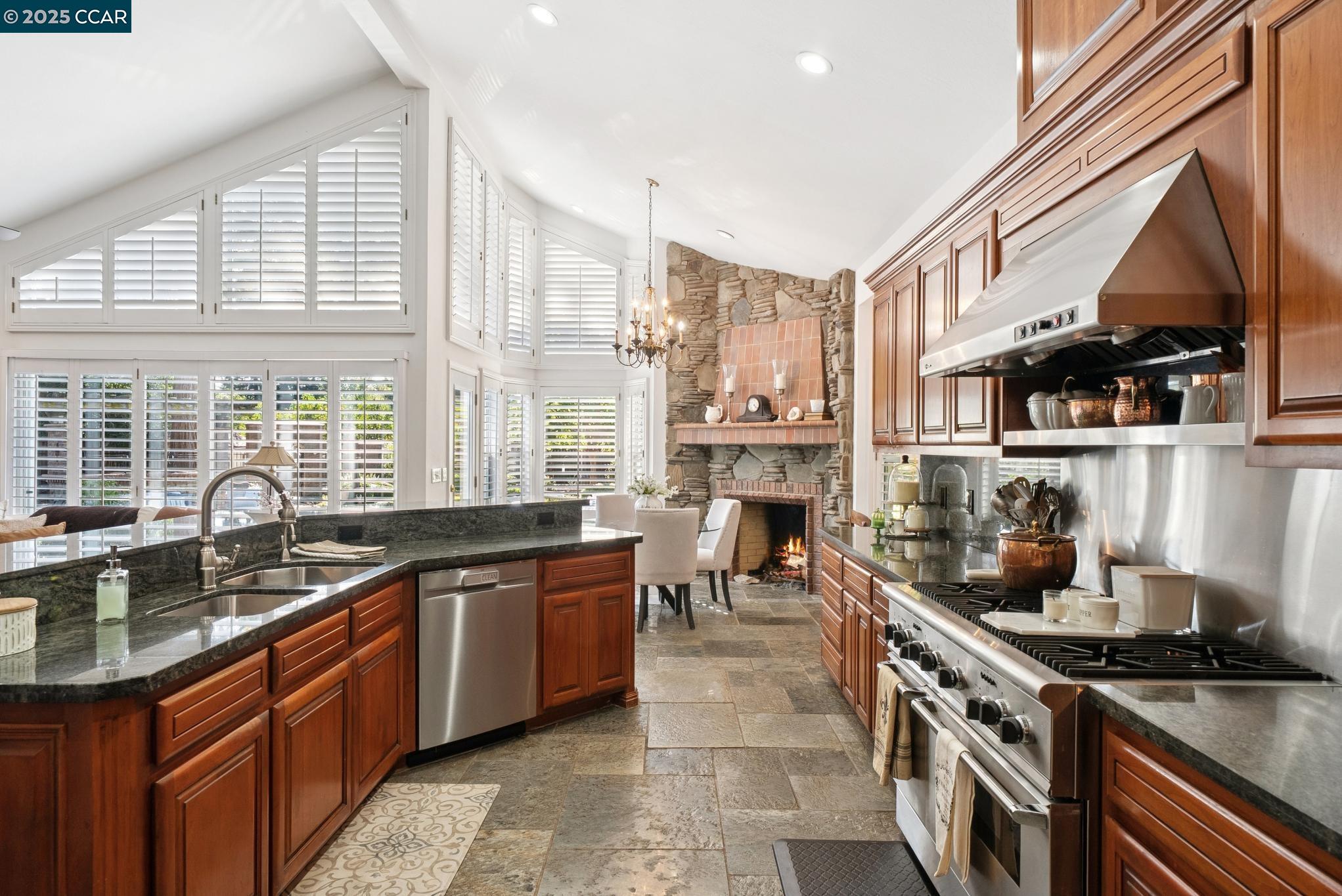 Detail Gallery Image 20 of 54 For 2031 Scarlet Oak Pl, Danville,  CA 94506 - 4 Beds | 2 Baths
