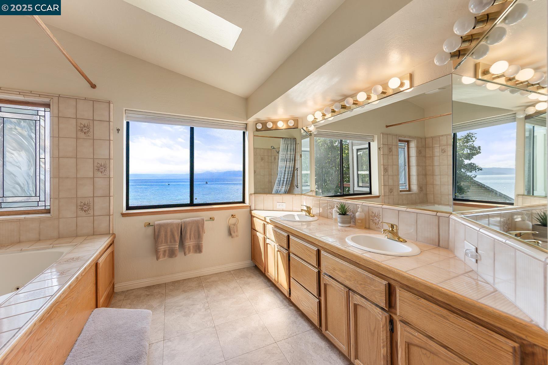 Detail Gallery Image 11 of 28 For 8016 N Lake Blvd, Kings Beach,  CA 96143 - 3 Beds | 2/1 Baths