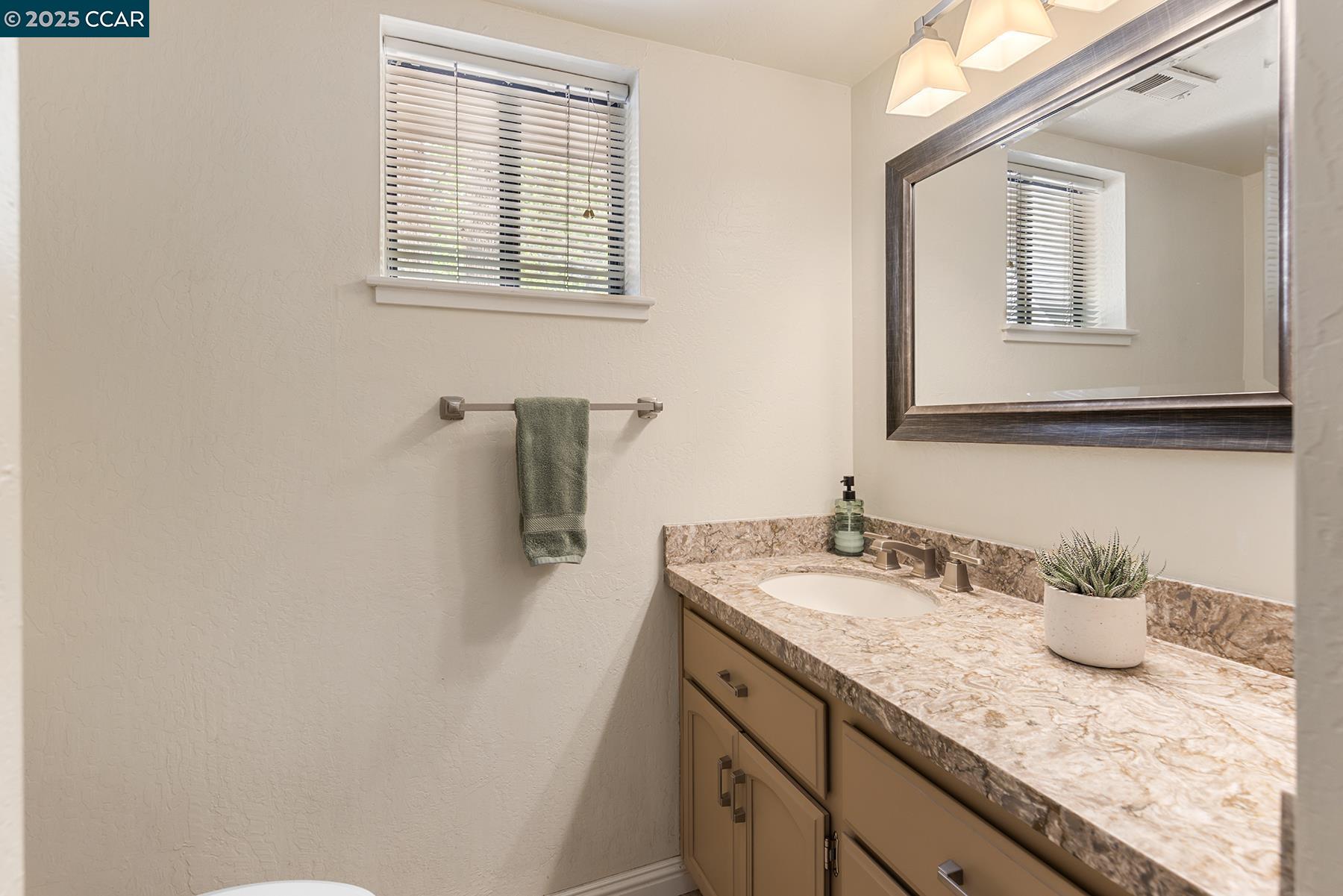 Detail Gallery Image 18 of 28 For 8016 N Lake Blvd, Kings Beach,  CA 96143 - 3 Beds | 2/1 Baths