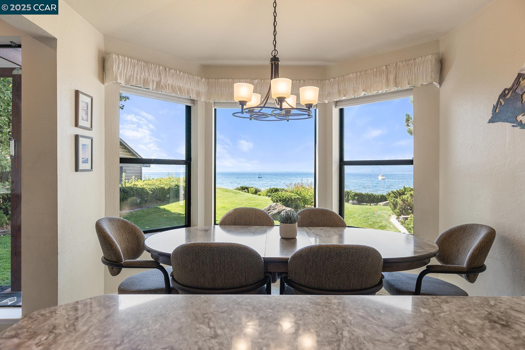 Detail Gallery Image 3 of 28 For 8016 N Lake Blvd, Kings Beach,  CA 96143 - 3 Beds | 2/1 Baths