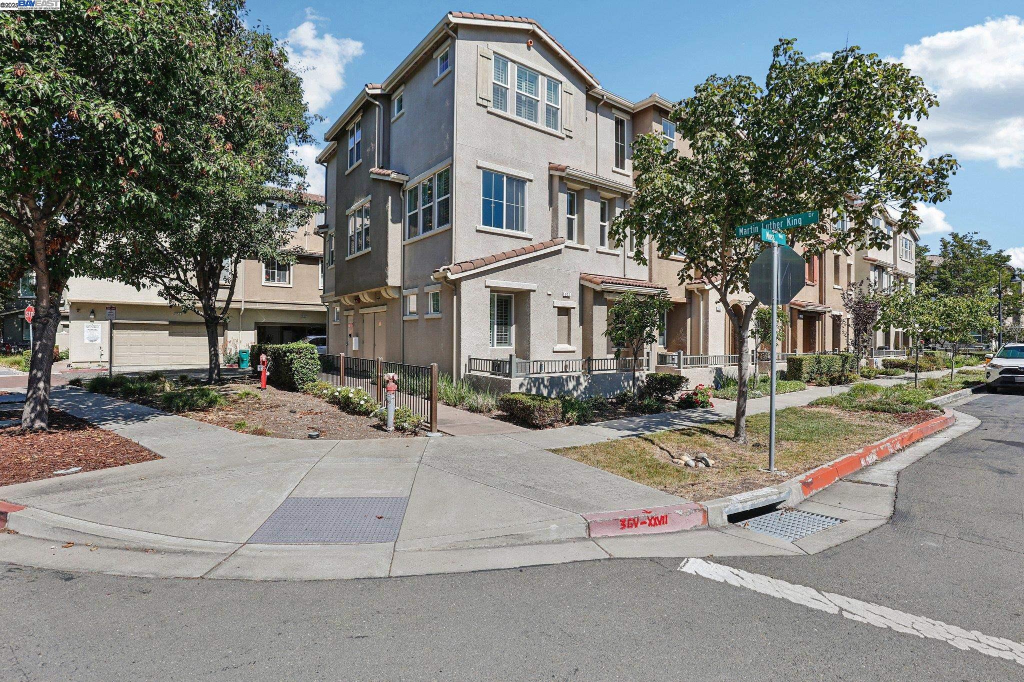 Detail Gallery Image 2 of 25 For 622 Moss Way, Hayward,  CA 94541 - 4 Beds | 3/1 Baths