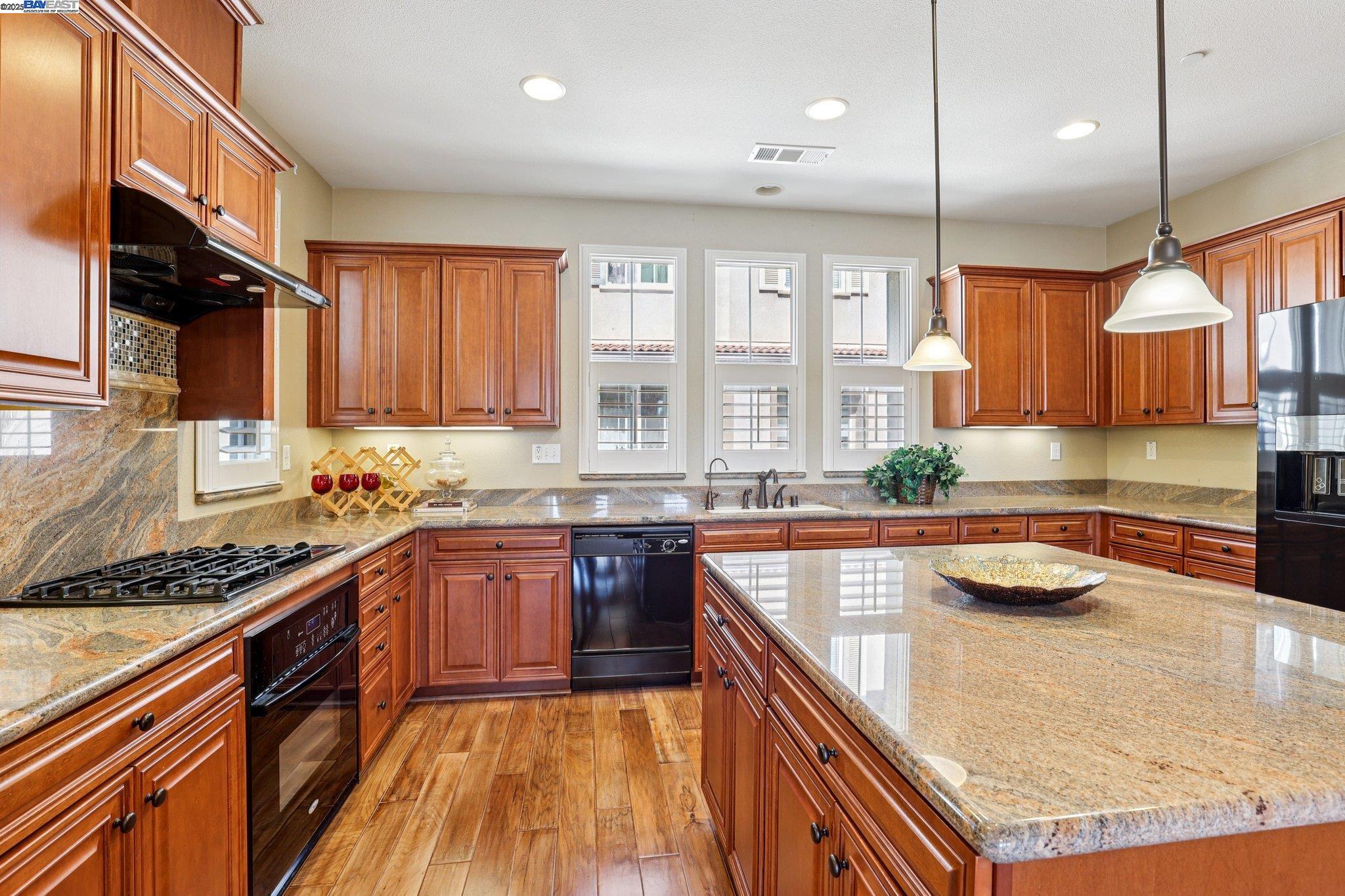 Detail Gallery Image 12 of 25 For 622 Moss Way, Hayward,  CA 94541 - 4 Beds | 3/1 Baths