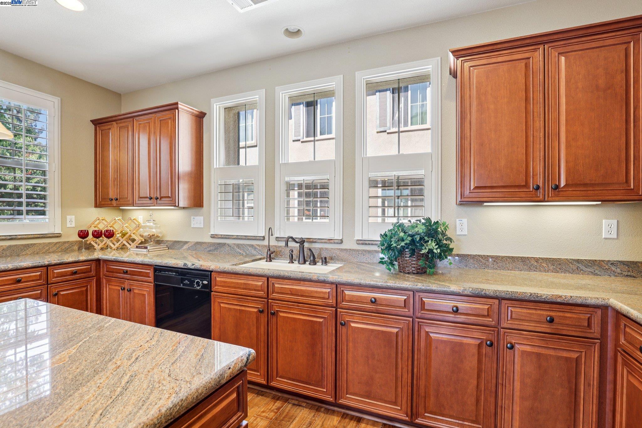 Detail Gallery Image 13 of 25 For 622 Moss Way, Hayward,  CA 94541 - 4 Beds | 3/1 Baths