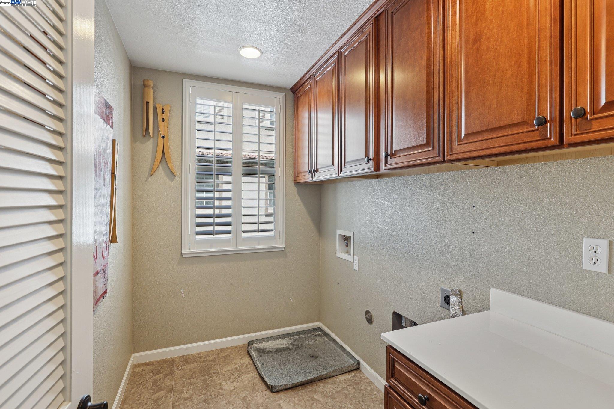 Detail Gallery Image 3 of 25 For 622 Moss Way, Hayward,  CA 94541 - 4 Beds | 3/1 Baths