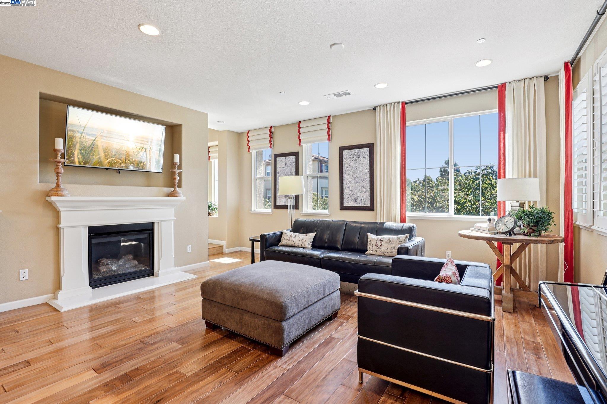 Detail Gallery Image 7 of 25 For 622 Moss Way, Hayward,  CA 94541 - 4 Beds | 3/1 Baths