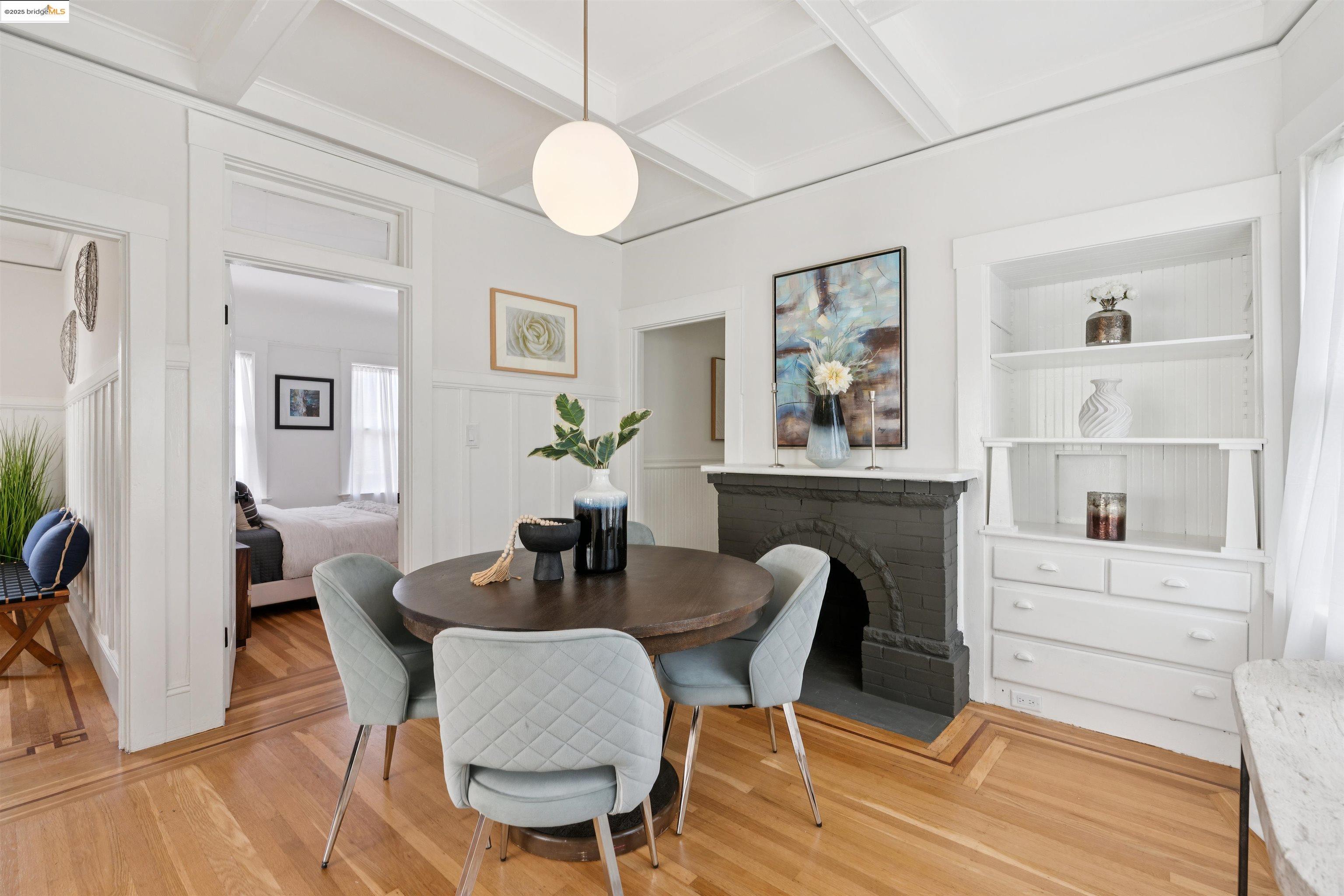 Detail Gallery Image 11 of 39 For 686 41st St, Oakland,  CA 94609 - 2 Beds | 1 Baths