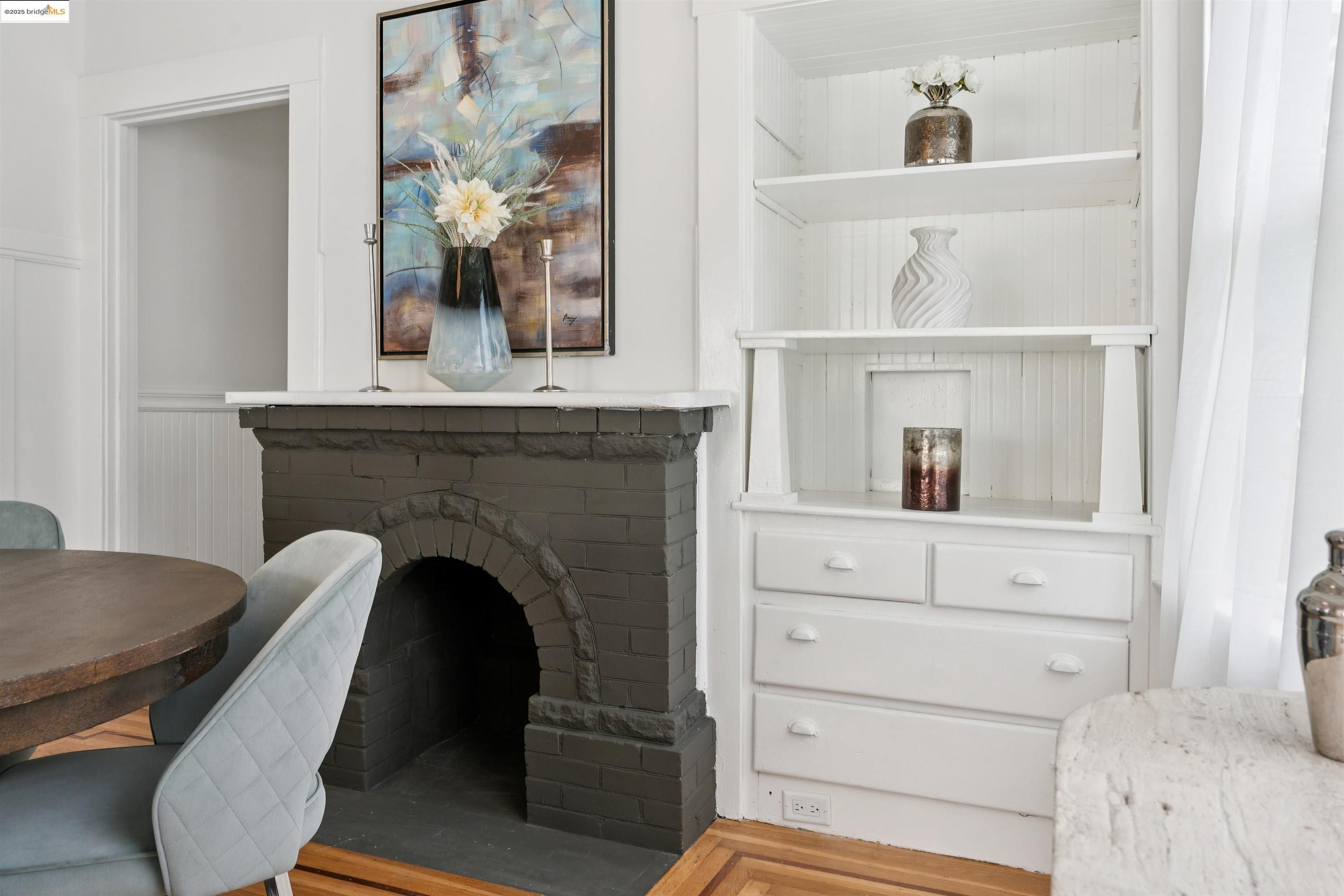 Detail Gallery Image 12 of 39 For 686 41st St, Oakland,  CA 94609 - 2 Beds | 1 Baths