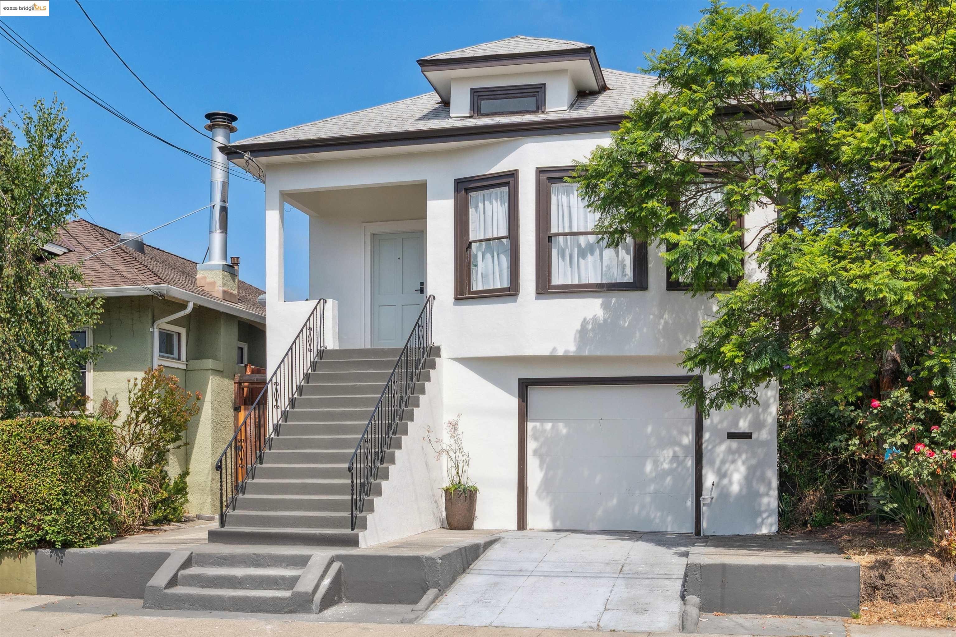 Detail Gallery Image 3 of 39 For 686 41st St, Oakland,  CA 94609 - 2 Beds | 1 Baths