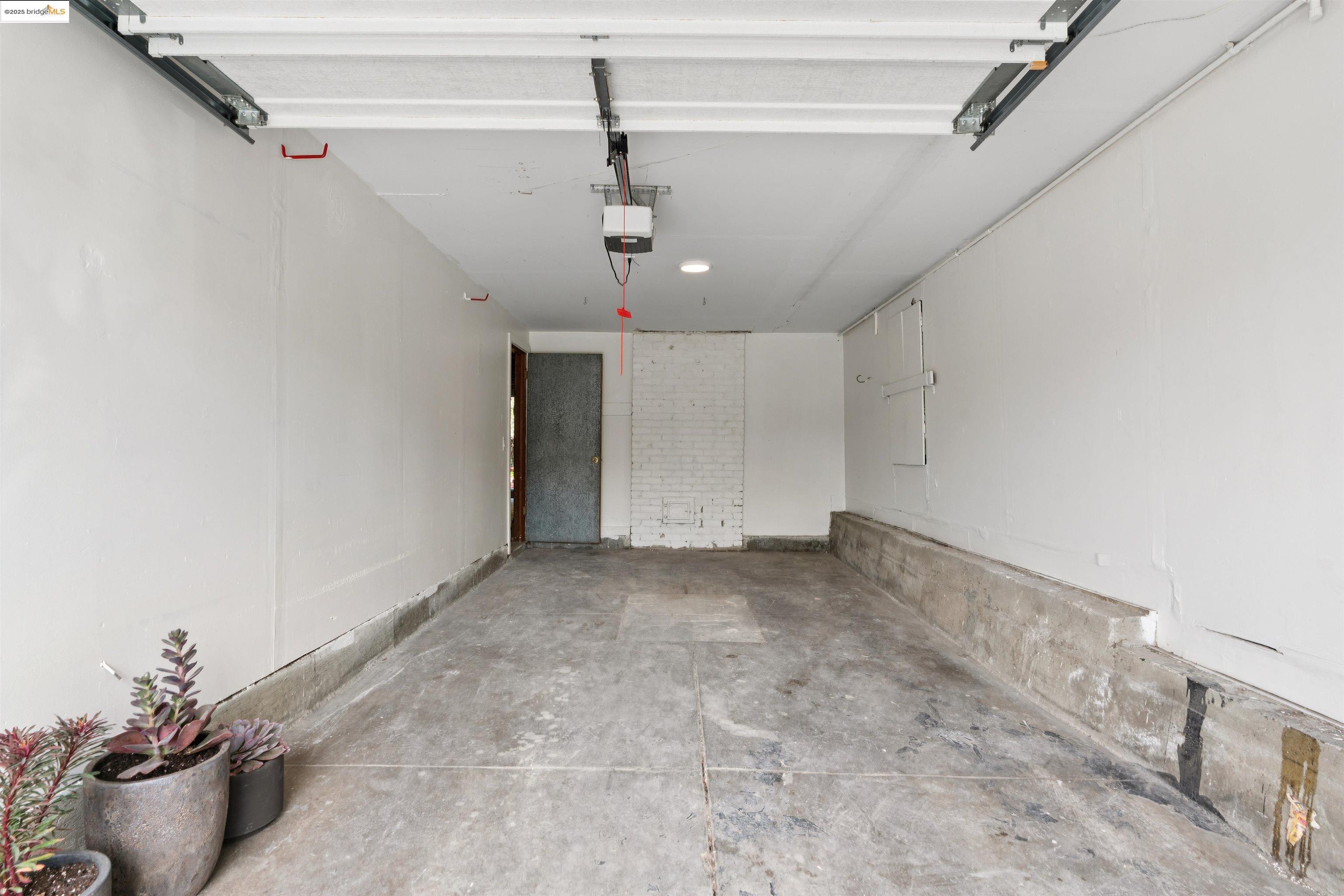 Detail Gallery Image 23 of 39 For 686 41st St, Oakland,  CA 94609 - 2 Beds | 1 Baths