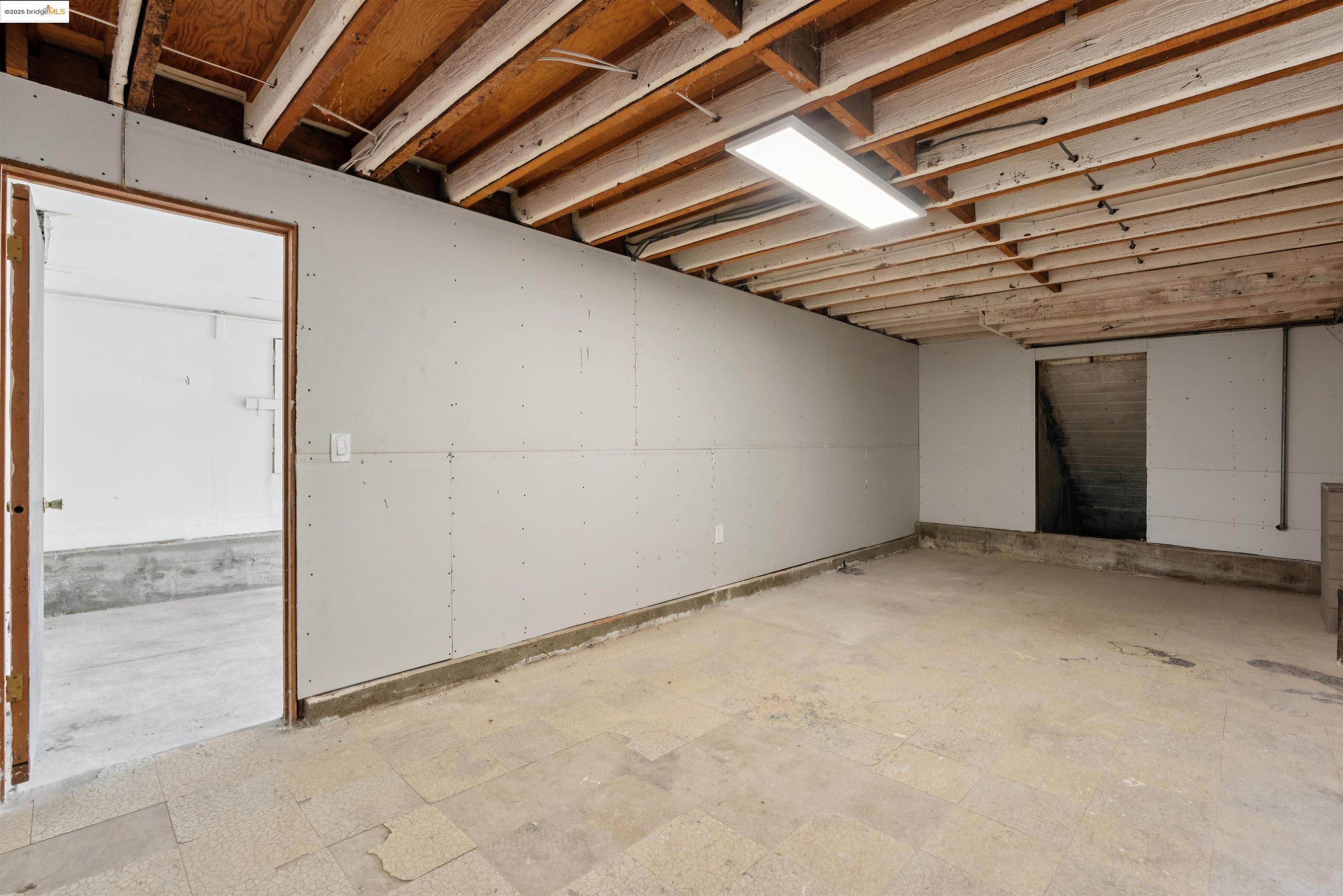 Detail Gallery Image 24 of 39 For 686 41st St, Oakland,  CA 94609 - 2 Beds | 1 Baths