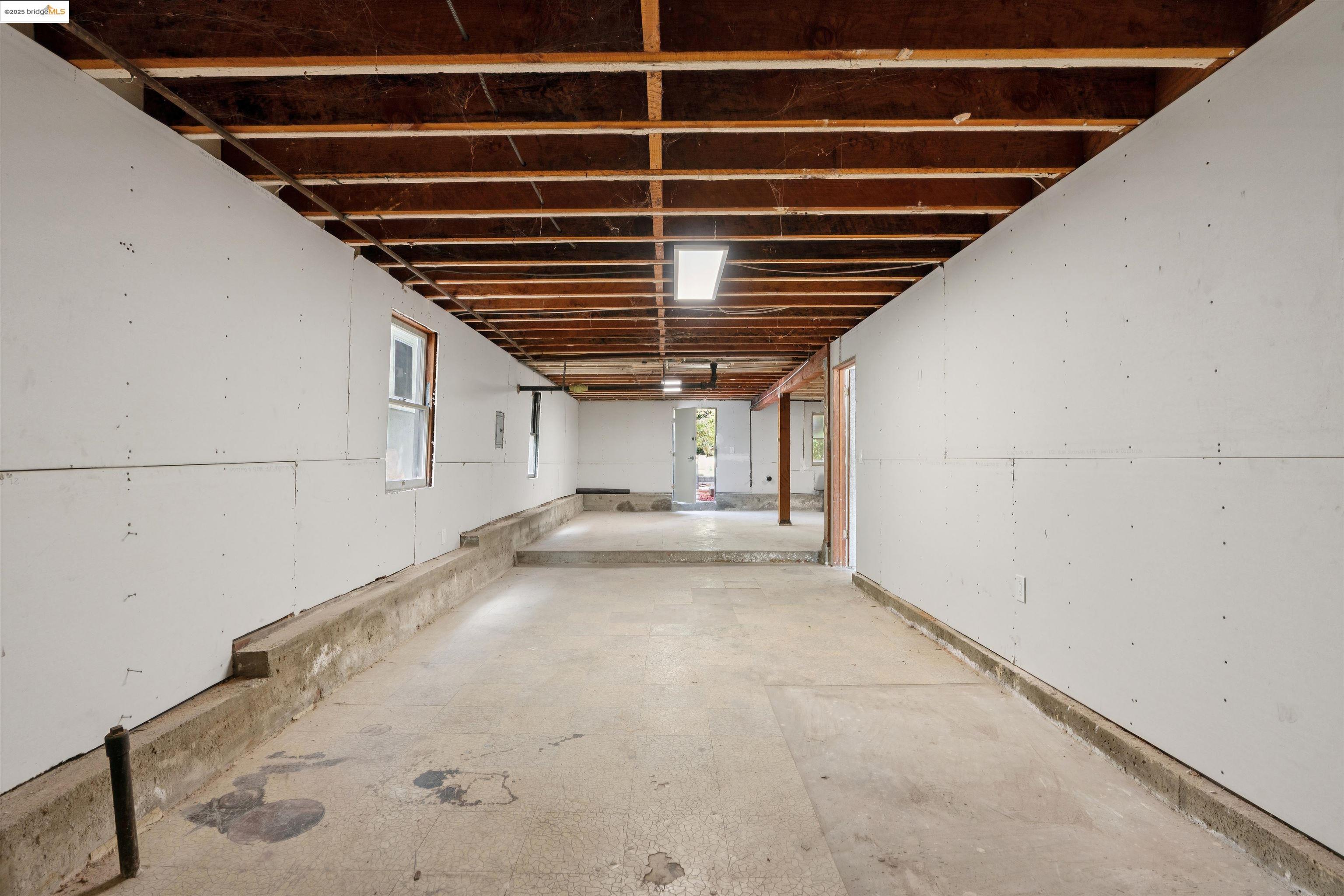 Detail Gallery Image 25 of 39 For 686 41st St, Oakland,  CA 94609 - 2 Beds | 1 Baths
