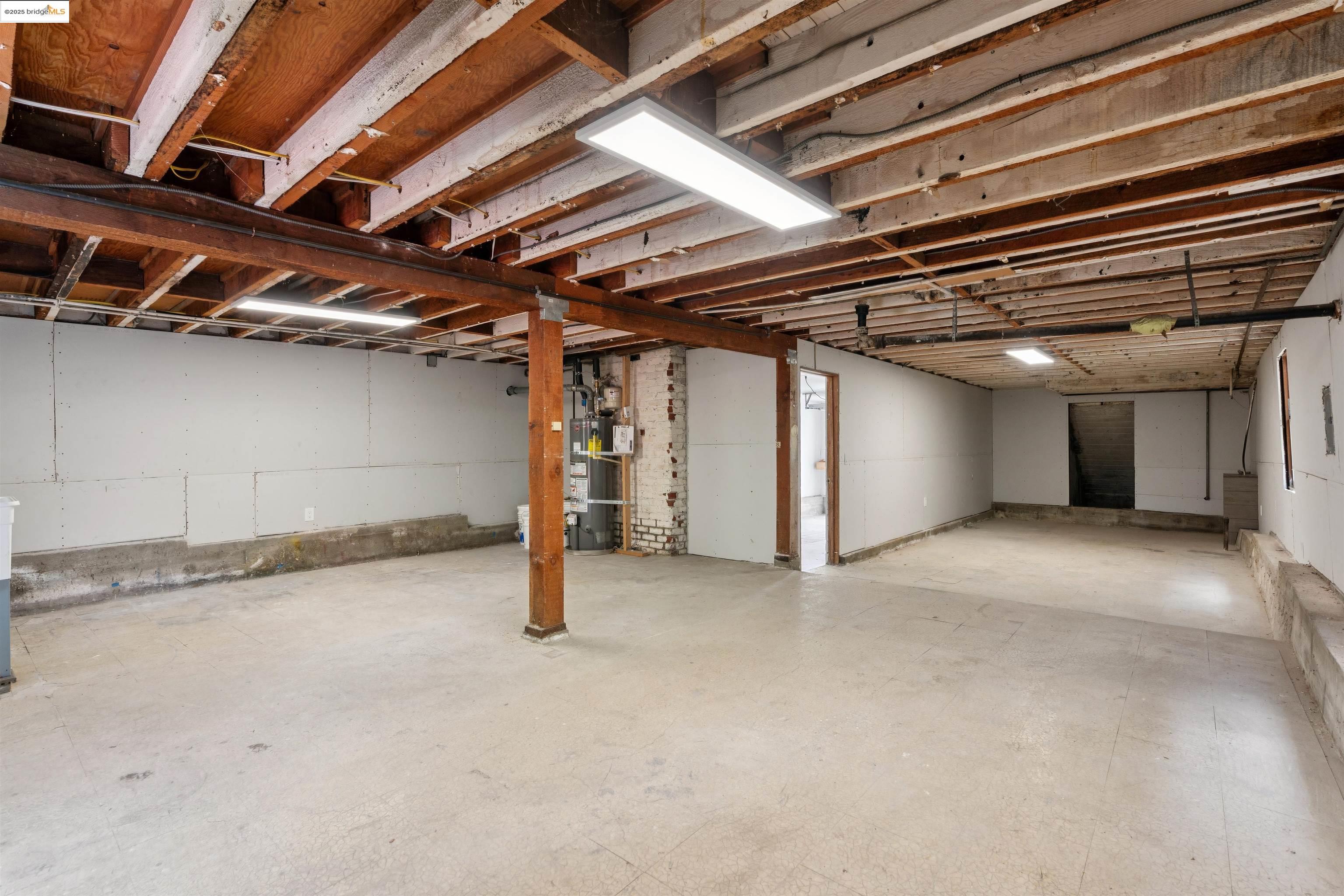 Detail Gallery Image 28 of 39 For 686 41st St, Oakland,  CA 94609 - 2 Beds | 1 Baths