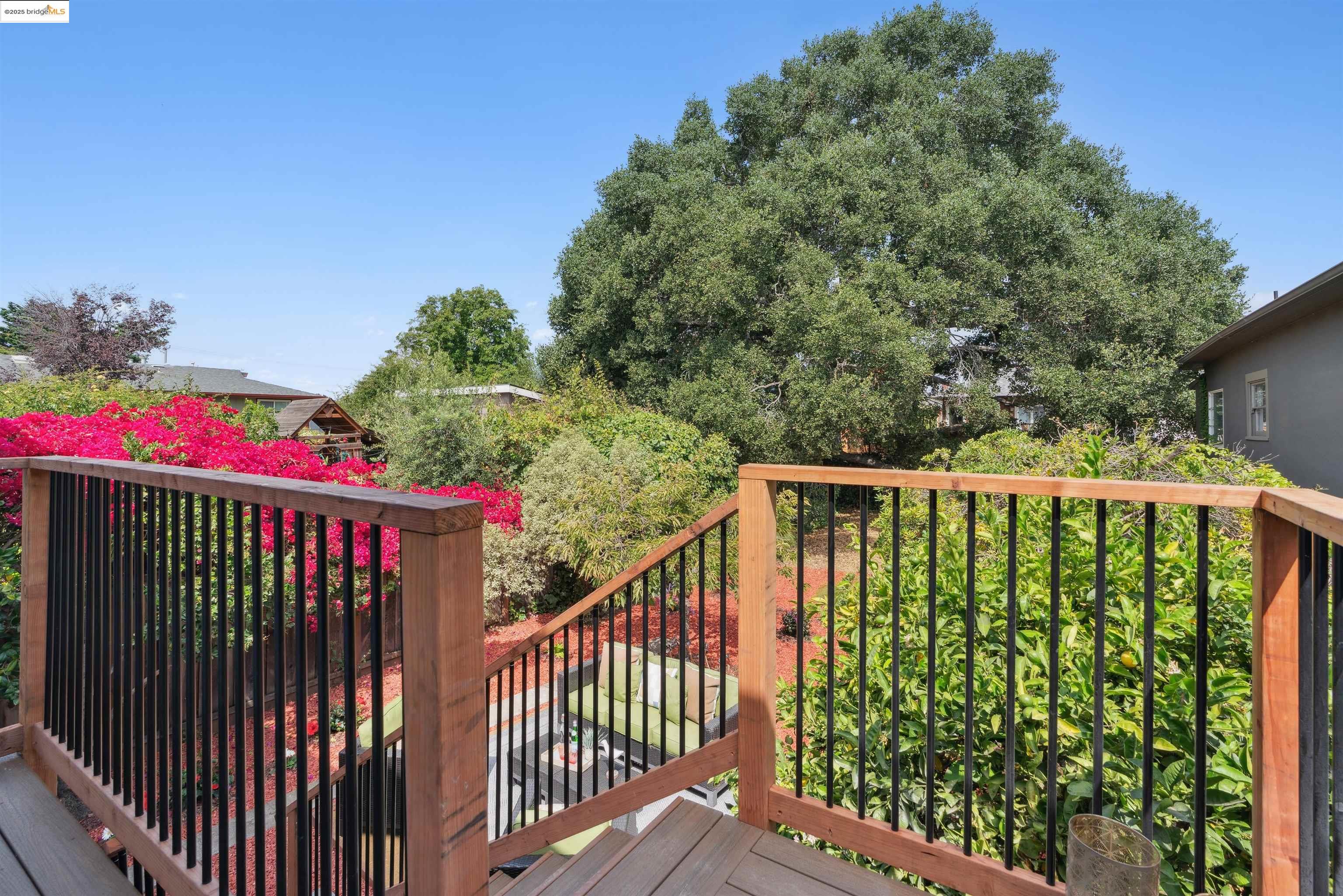 Detail Gallery Image 29 of 39 For 686 41st St, Oakland,  CA 94609 - 2 Beds | 1 Baths