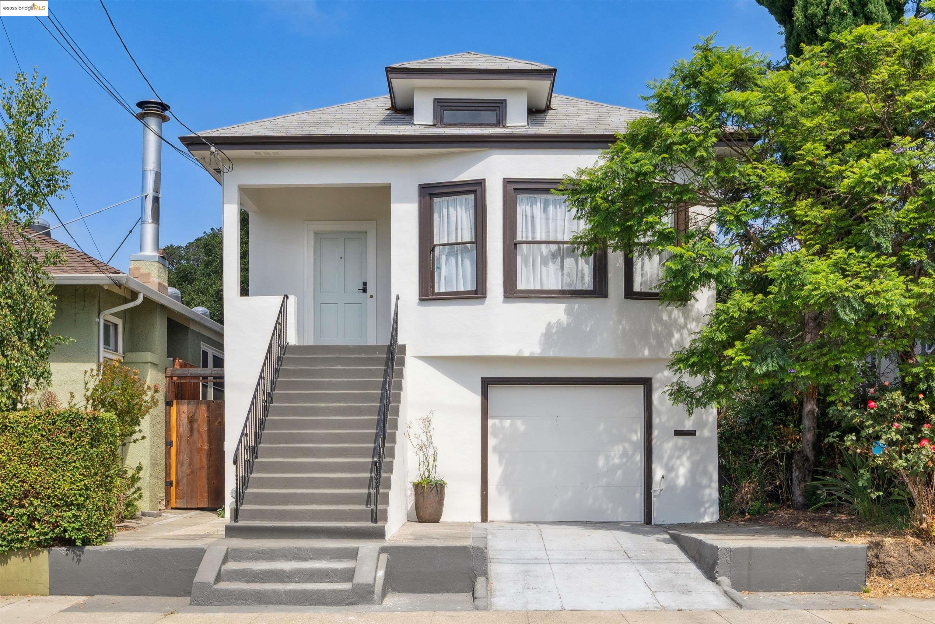Detail Gallery Image 4 of 39 For 686 41st St, Oakland,  CA 94609 - 2 Beds | 1 Baths