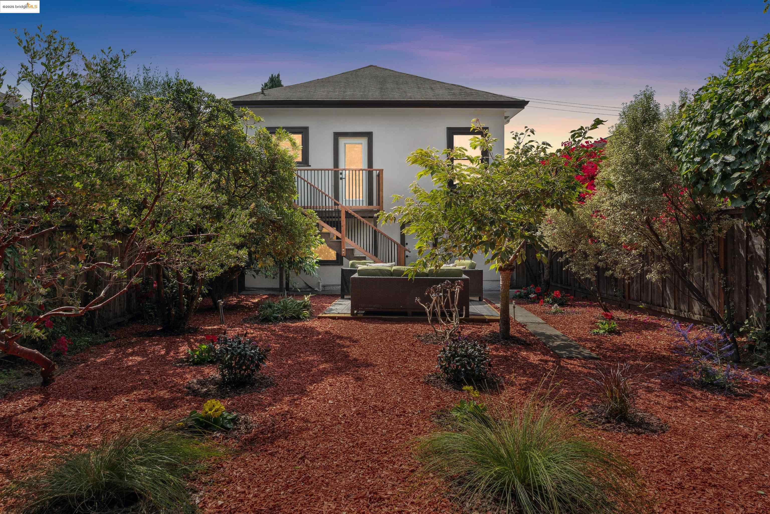 Detail Gallery Image 38 of 39 For 686 41st St, Oakland,  CA 94609 - 2 Beds | 1 Baths