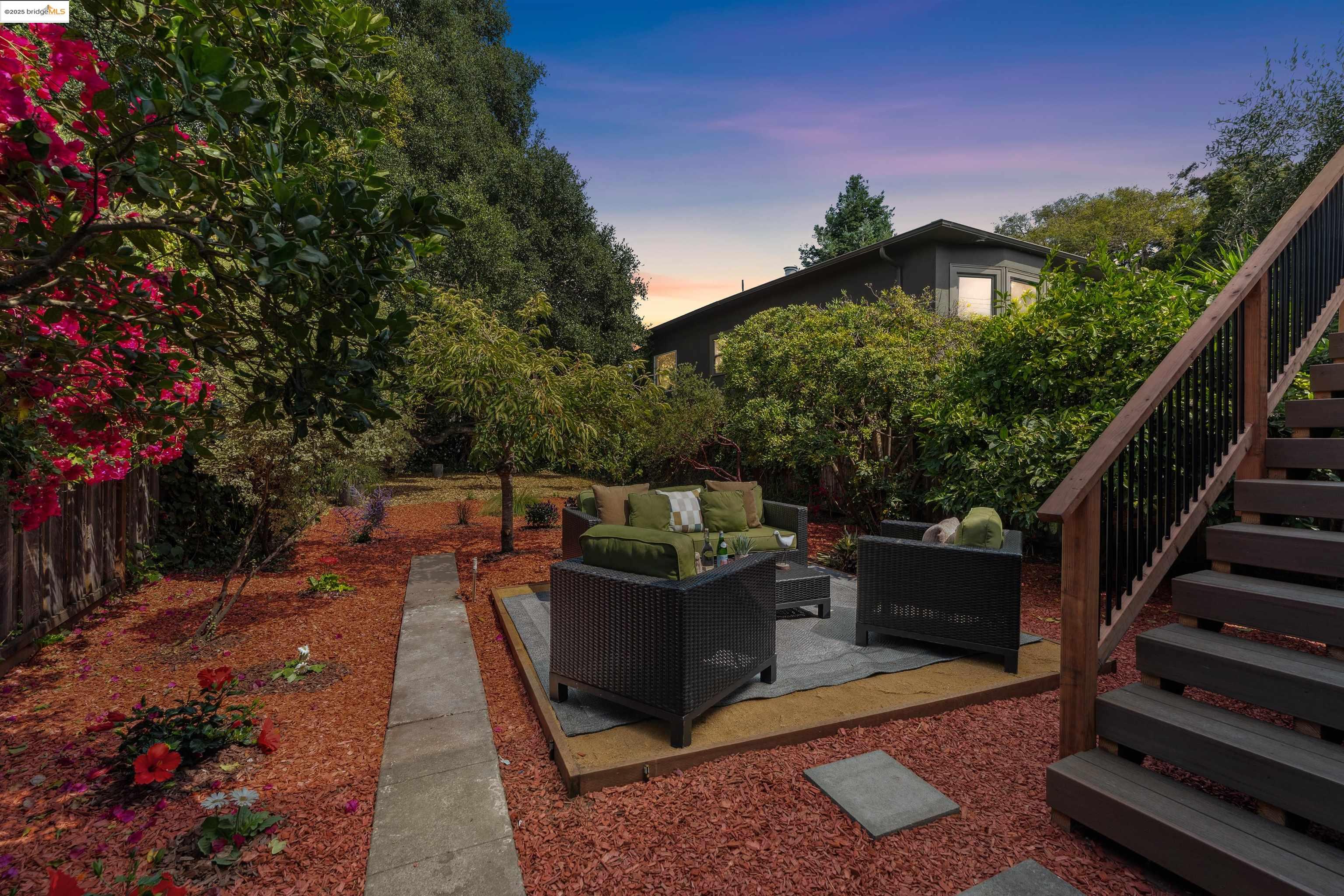 Detail Gallery Image 39 of 39 For 686 41st St, Oakland,  CA 94609 - 2 Beds | 1 Baths