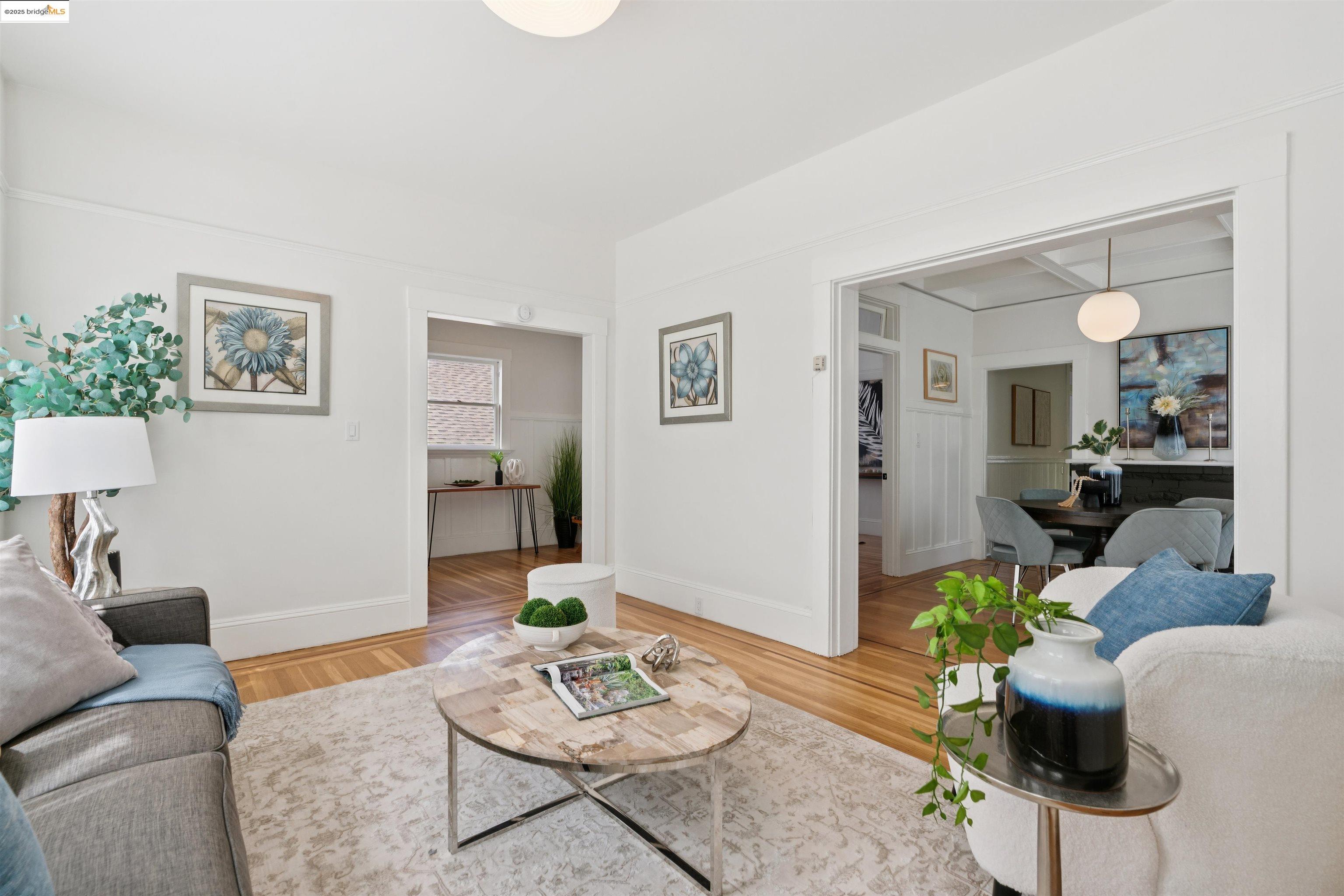 Detail Gallery Image 9 of 39 For 686 41st St, Oakland,  CA 94609 - 2 Beds | 1 Baths