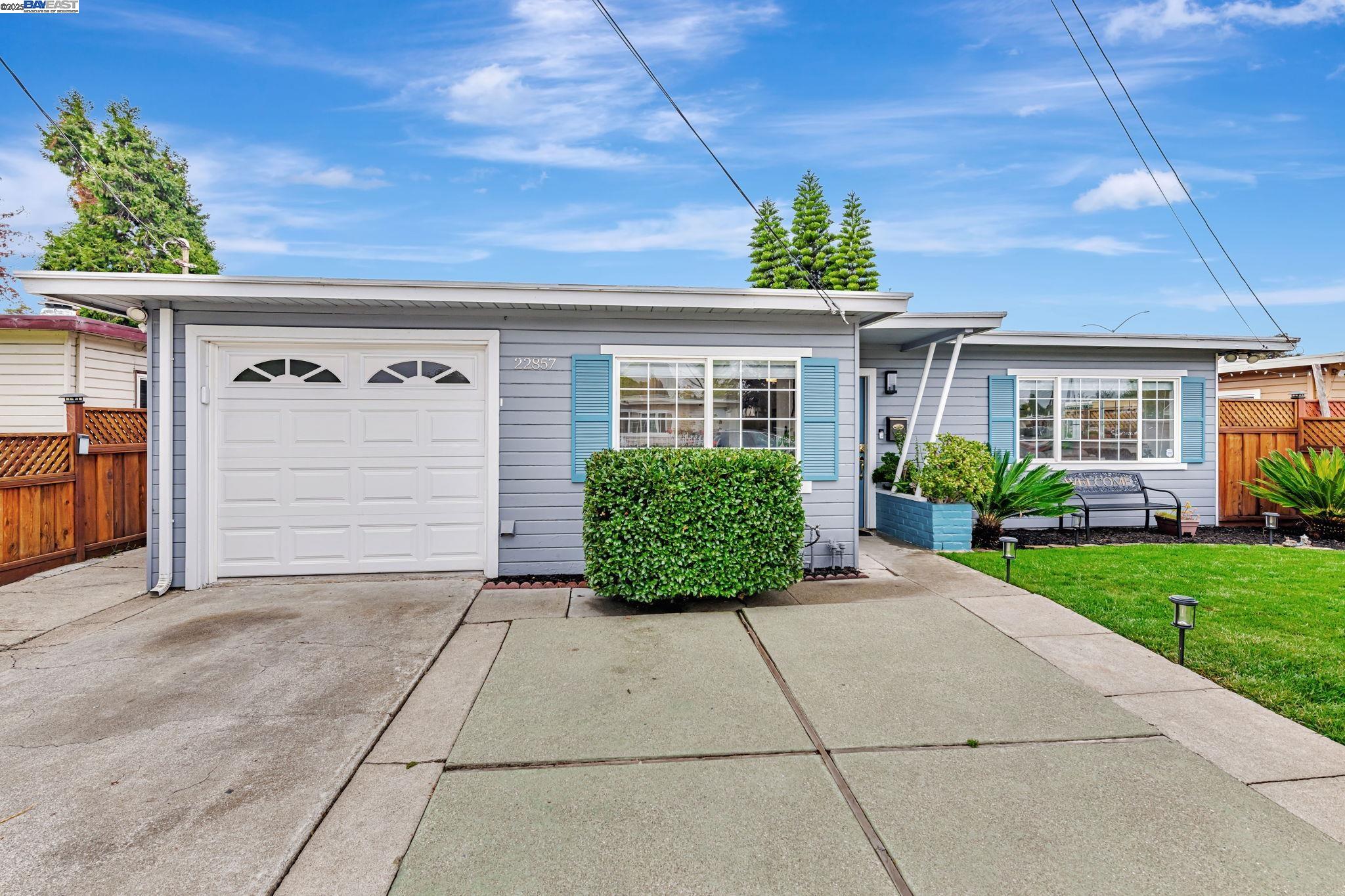 Detail Gallery Image 2 of 33 For 22857 Fuller Ave, Hayward,  CA 94541 - 2 Beds | 1 Baths