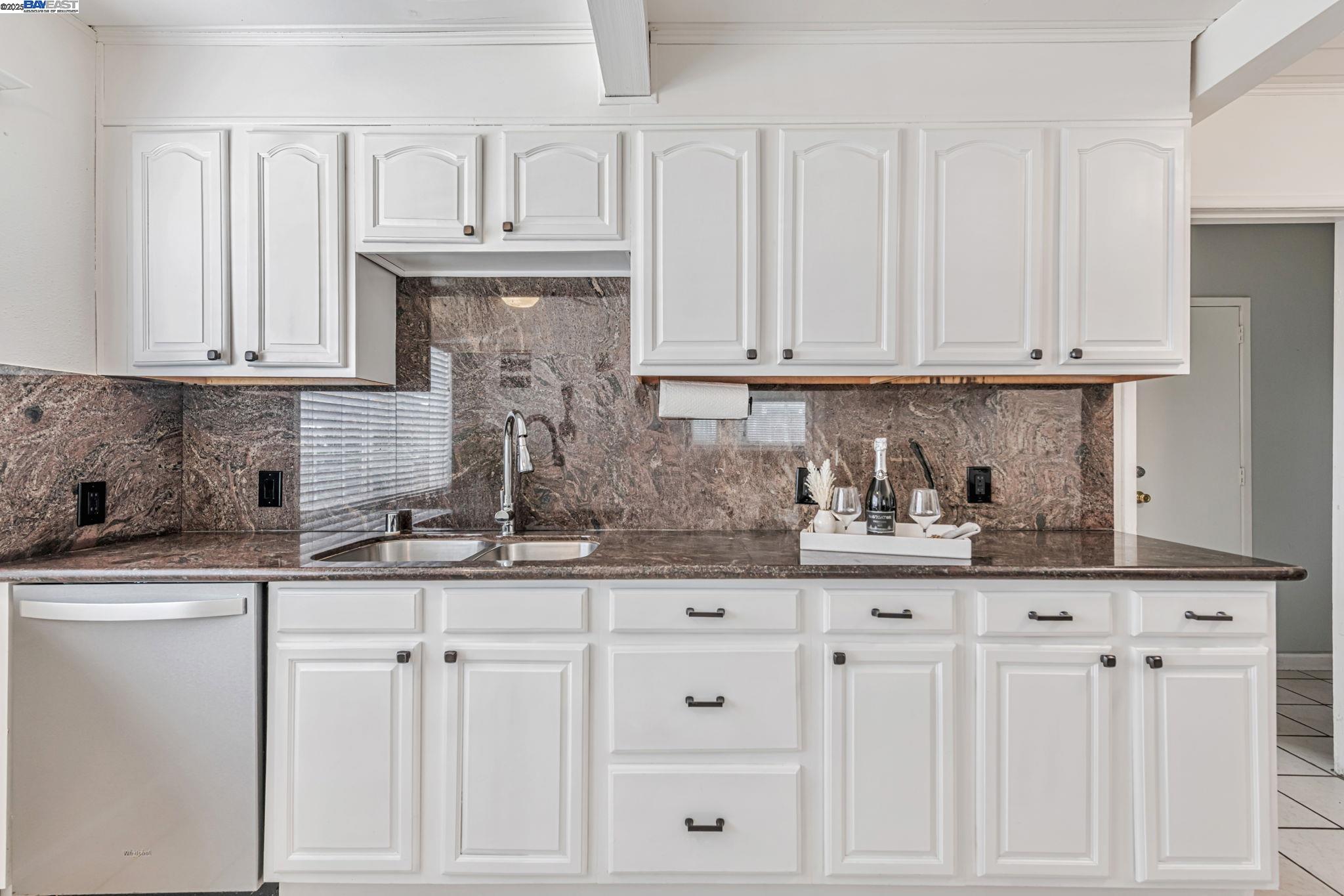 Detail Gallery Image 10 of 33 For 22857 Fuller Ave, Hayward,  CA 94541 - 2 Beds | 1 Baths