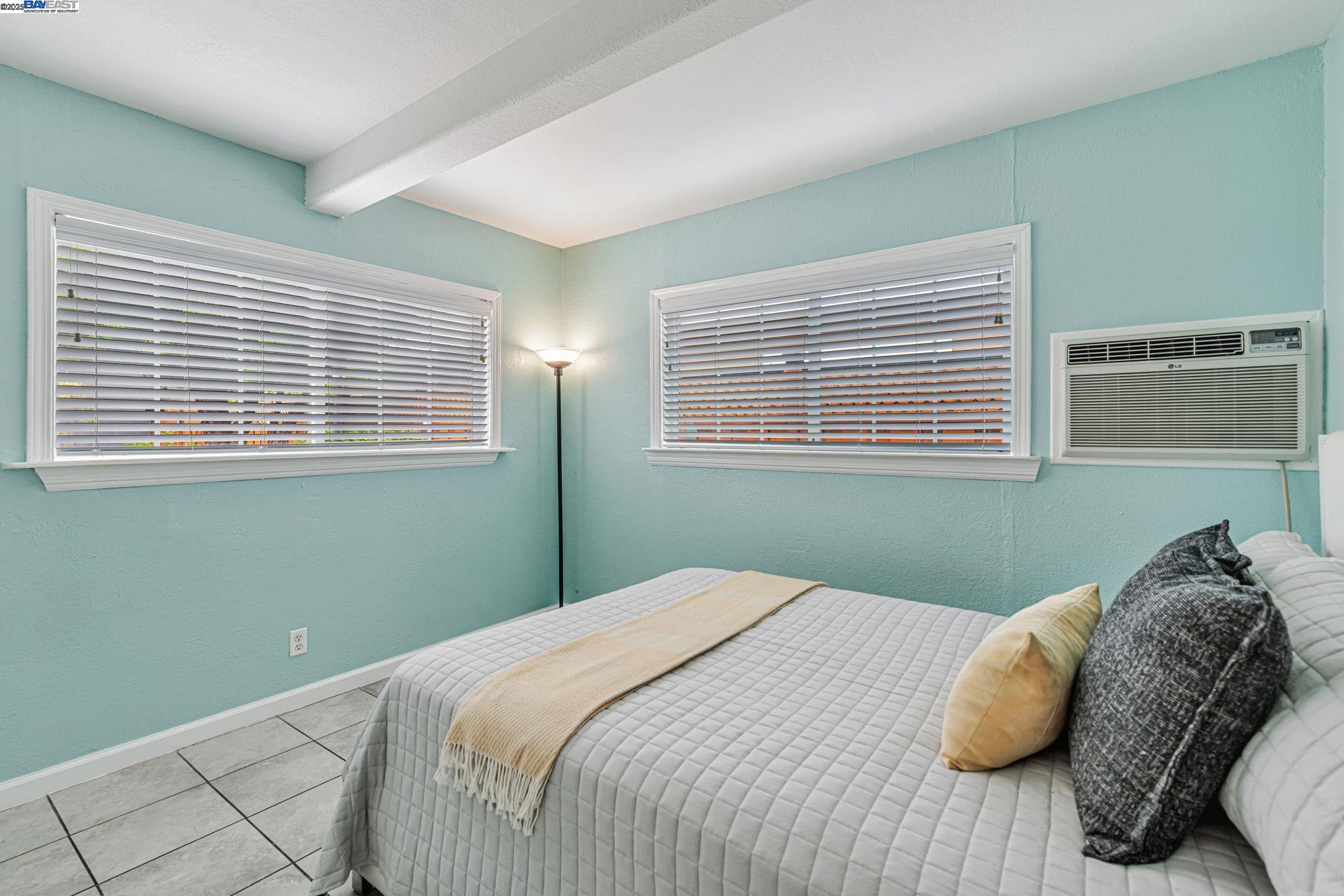 Detail Gallery Image 14 of 33 For 22857 Fuller Ave, Hayward,  CA 94541 - 2 Beds | 1 Baths