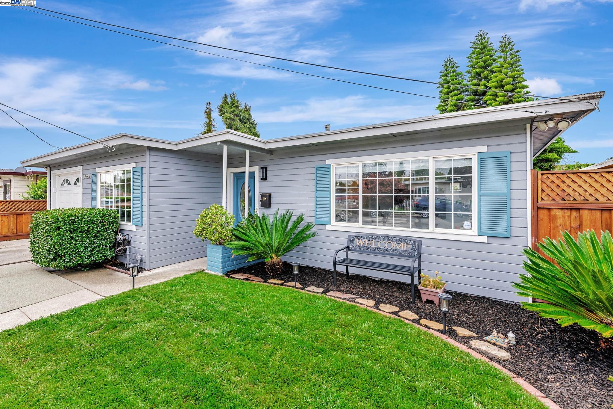 Detail Gallery Image 3 of 33 For 22857 Fuller Ave, Hayward,  CA 94541 - 2 Beds | 1 Baths