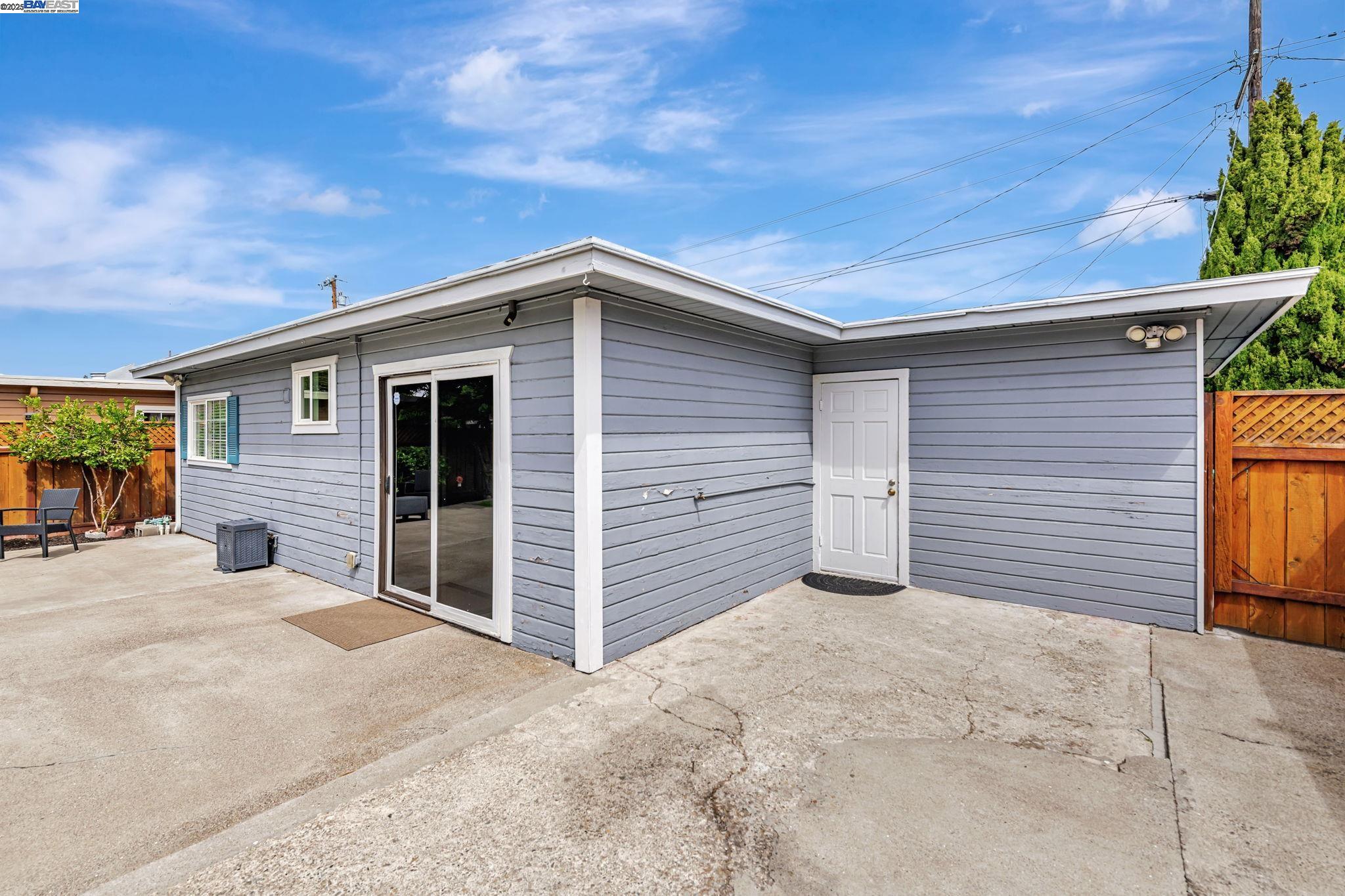 Detail Gallery Image 29 of 33 For 22857 Fuller Ave, Hayward,  CA 94541 - 2 Beds | 1 Baths