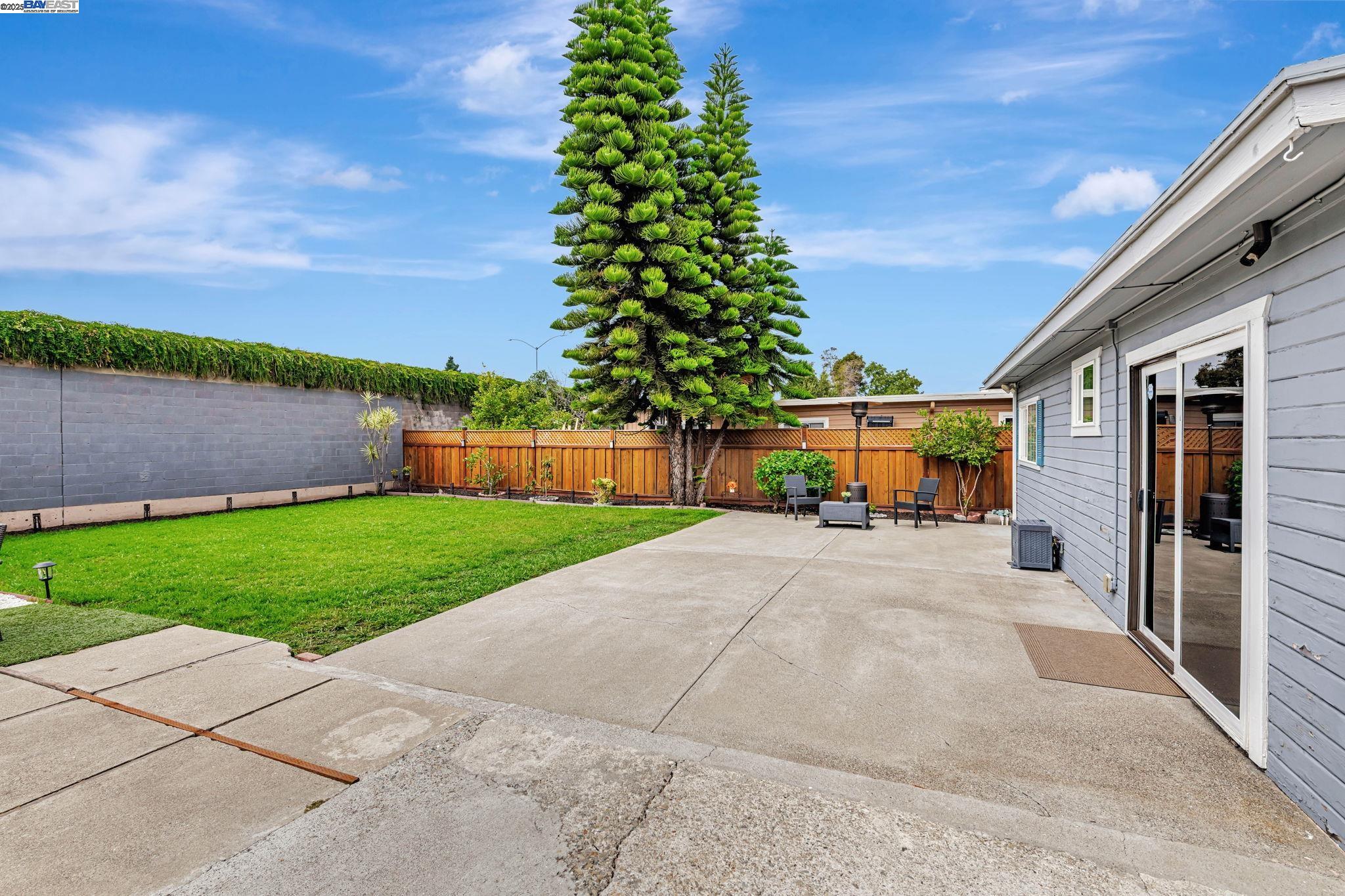 Detail Gallery Image 30 of 33 For 22857 Fuller Ave, Hayward,  CA 94541 - 2 Beds | 1 Baths