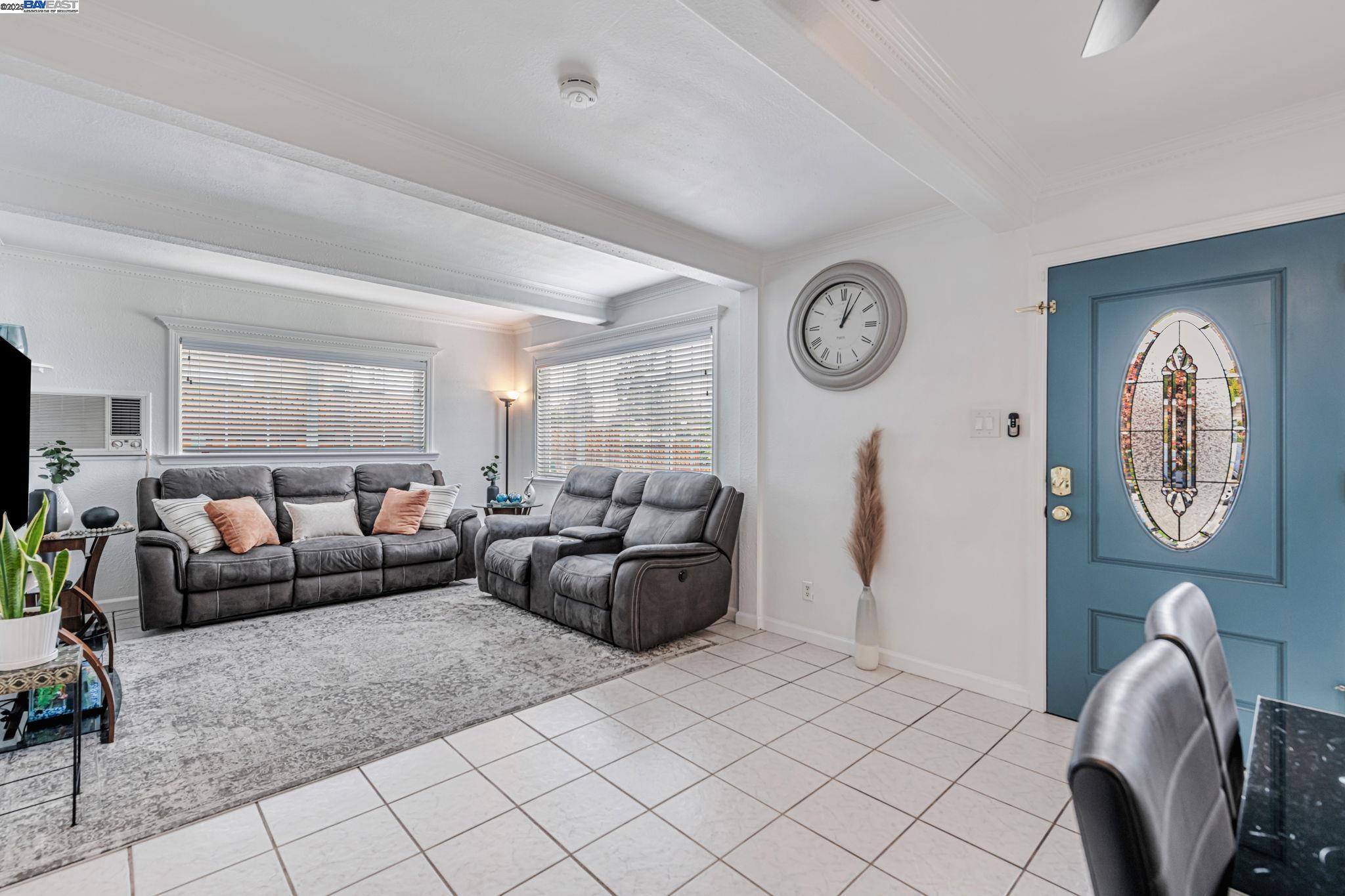 Detail Gallery Image 6 of 33 For 22857 Fuller Ave, Hayward,  CA 94541 - 2 Beds | 1 Baths