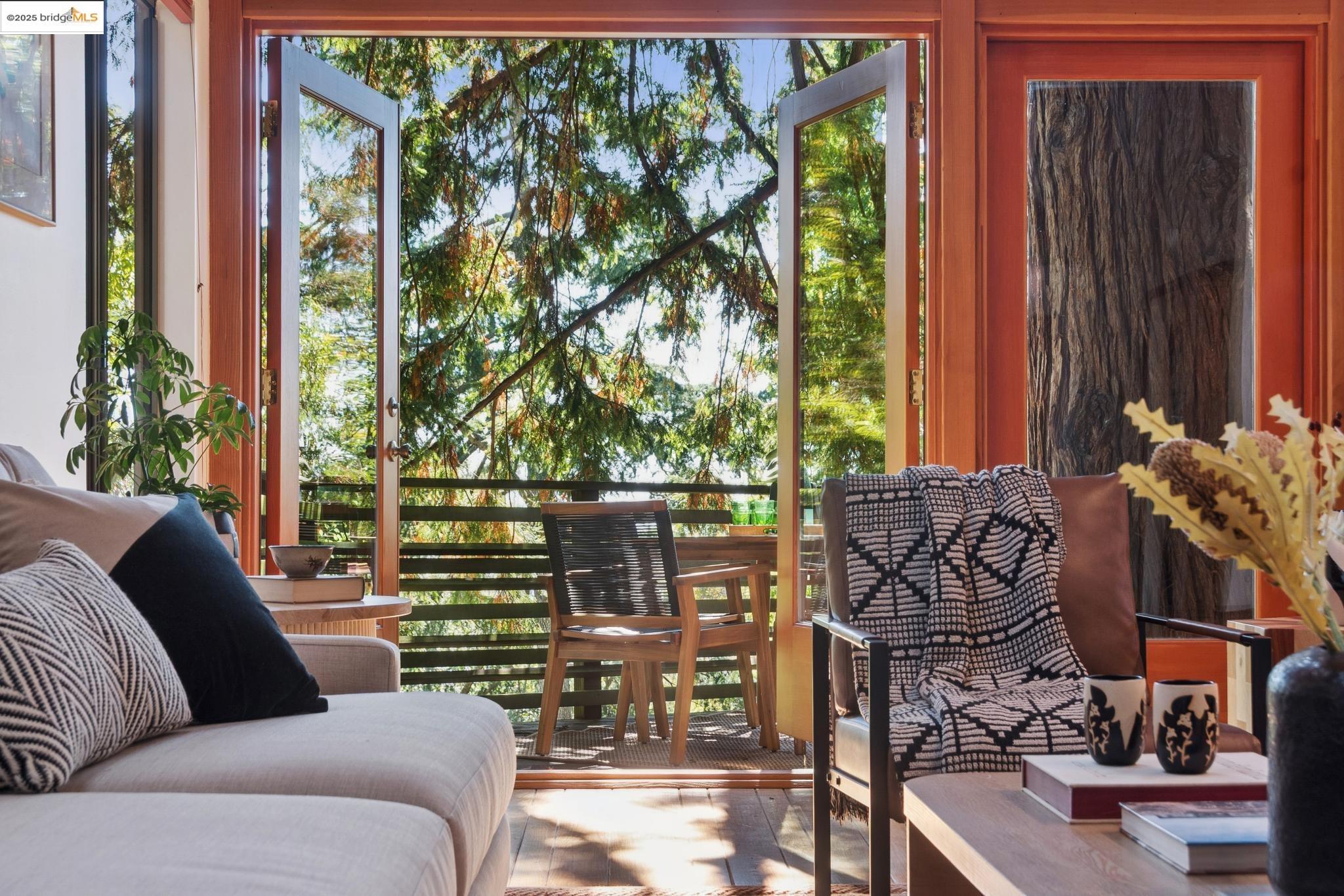 Detail Gallery Image 11 of 60 For 1082 Cragmont Ave, Berkeley,  CA 94708 - 4 Beds | 3 Baths