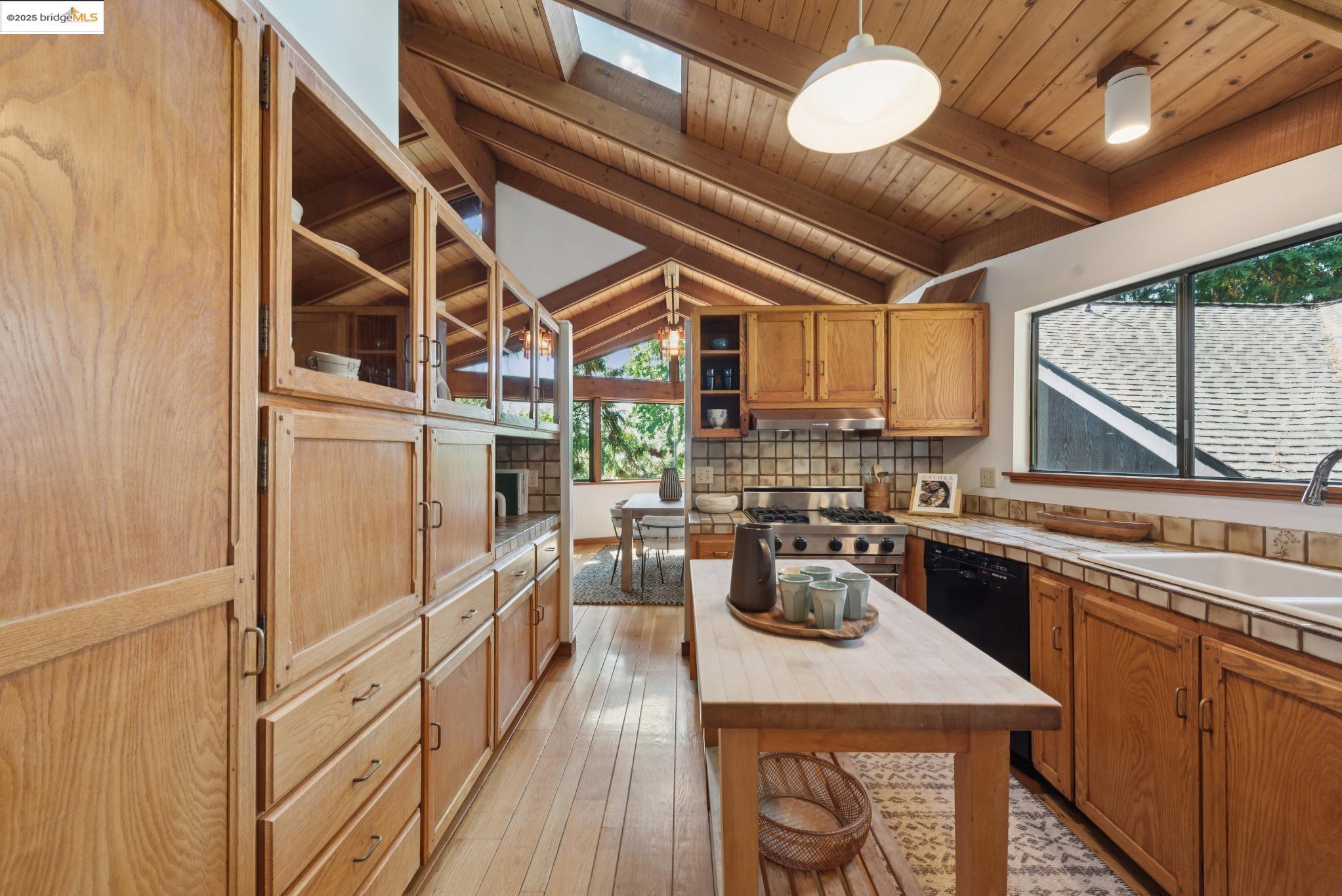 Detail Gallery Image 24 of 60 For 1082 Cragmont Ave, Berkeley,  CA 94708 - 4 Beds | 3 Baths