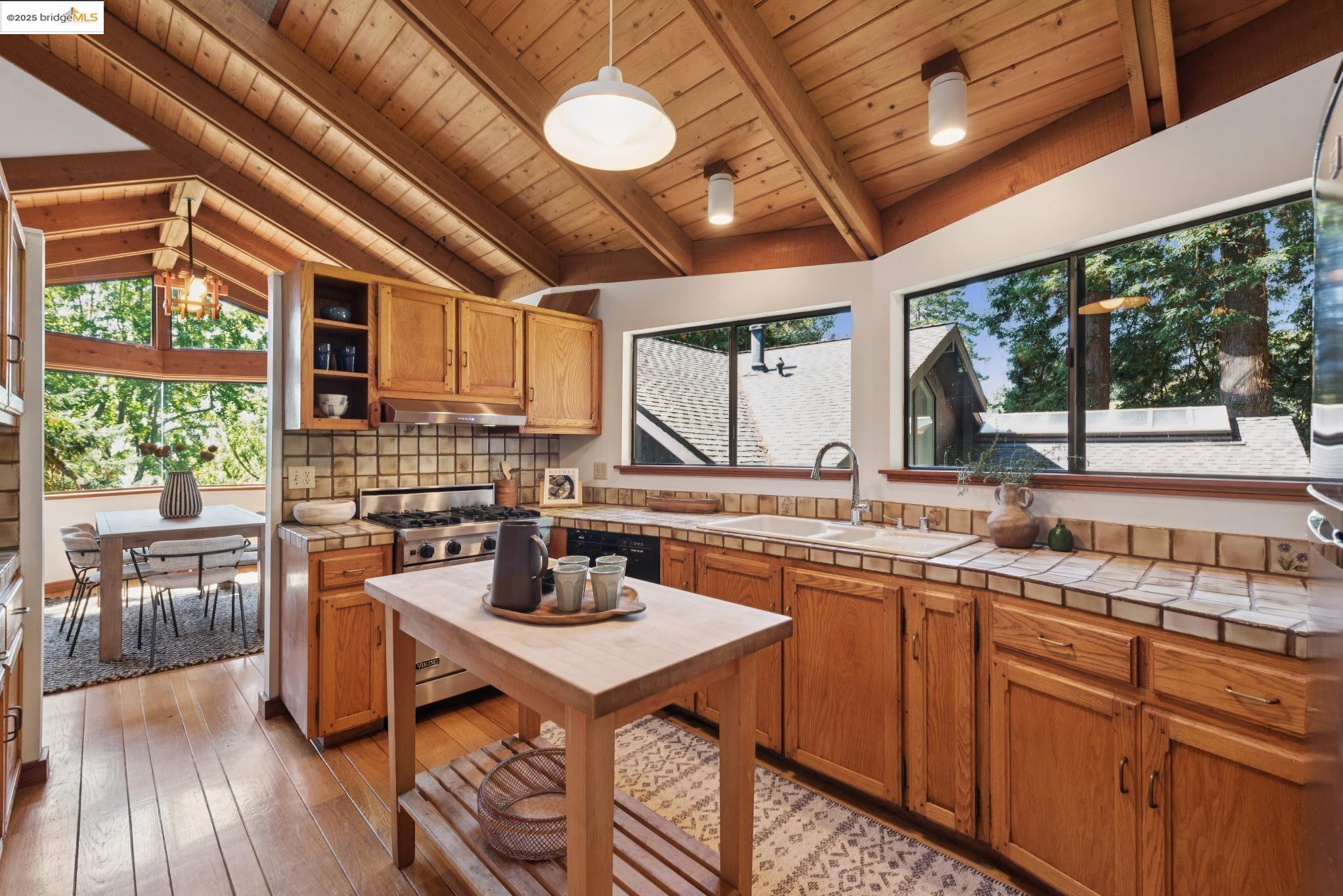 Detail Gallery Image 26 of 60 For 1082 Cragmont Ave, Berkeley,  CA 94708 - 4 Beds | 3 Baths